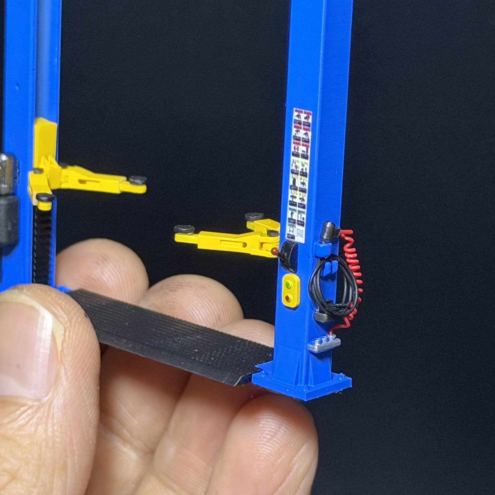 Diorama 1:64 Lift Dragon Model Adjustable Height Angle Garages Repair Scene Prop