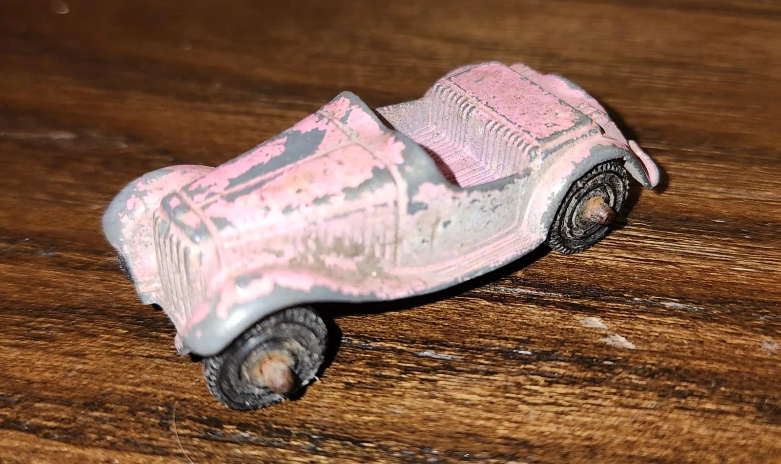 Vintage Die-Cast Toy Car | 1930s–1940s Metal Automobile | Curious Curio