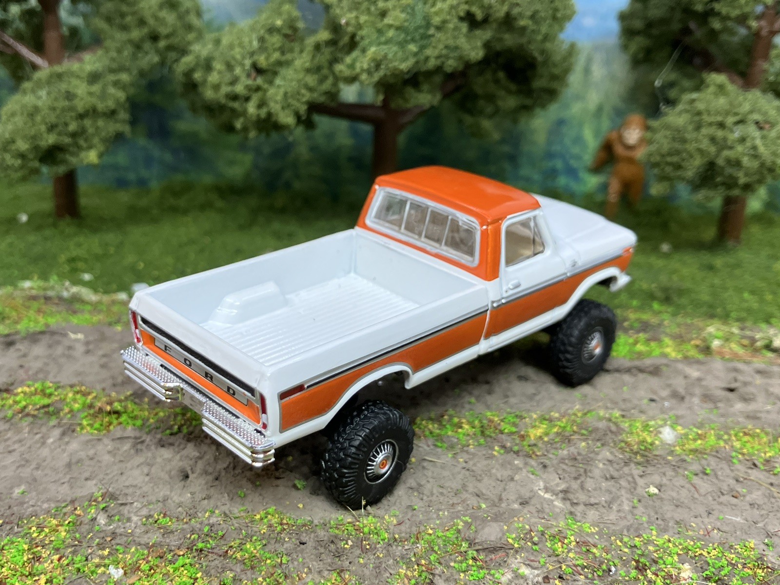 1977 Ford F-150 Ranger Explorer Lifted 4×4 Truck 1/64 Diecast Custom Greenlight
