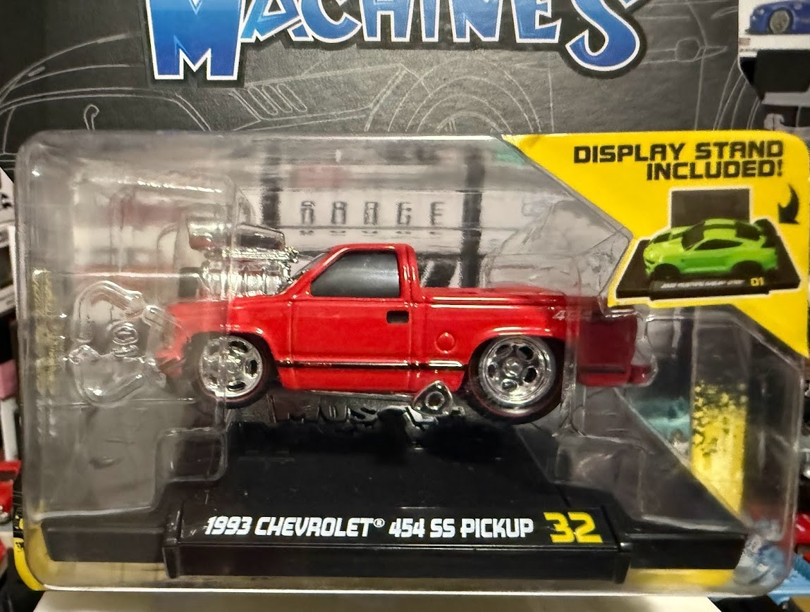 Muscle Machines 1993 Chevrolet 454 SS Pickup Truck Red 1/64