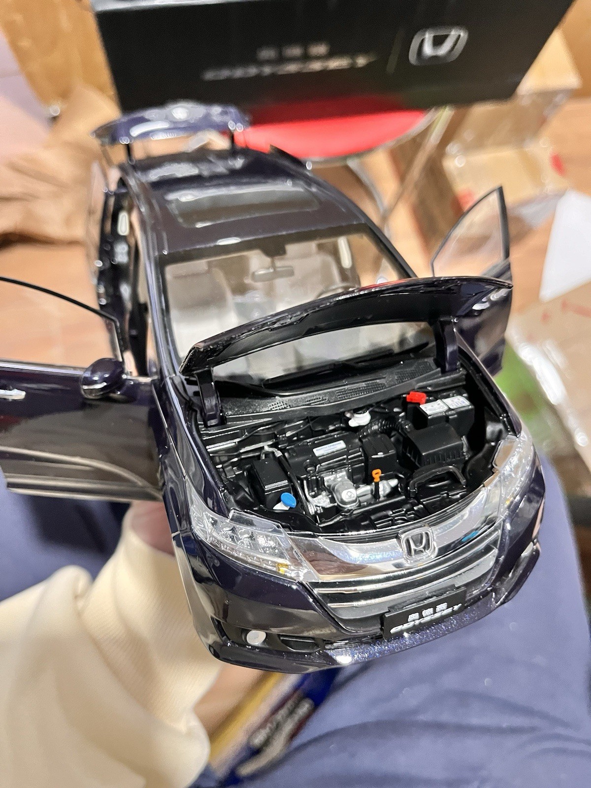 1:18 Scale 2015~2018 Honda Odyssey Obsidian Blue Pearl Diecast Model With Base