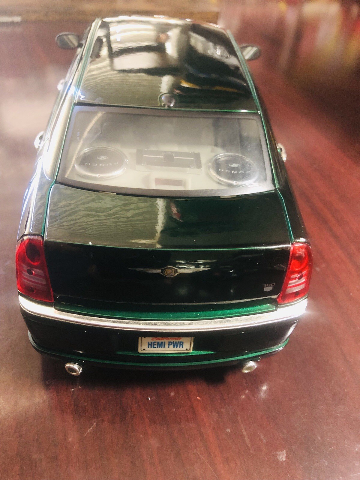 1:18 Maisto Chrysler 300C Hemi Green