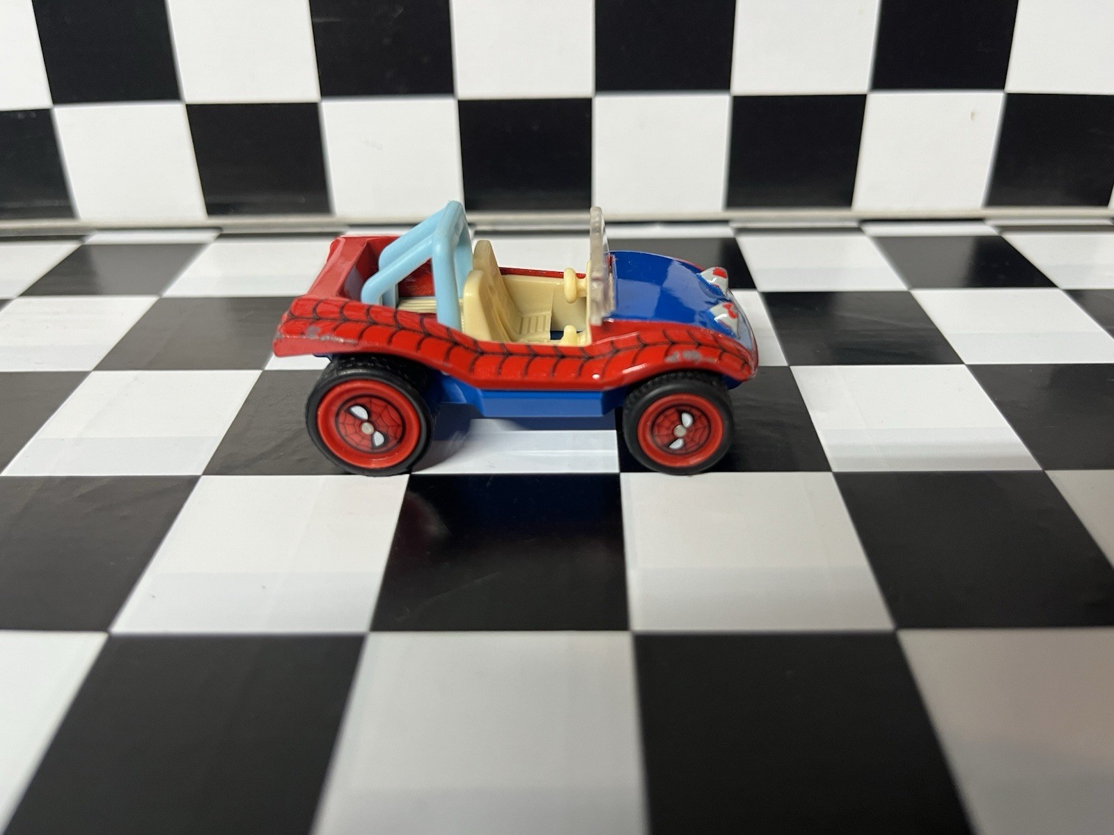 Hot Wheels Volkswagen Beach Bomb Spider-Man Red/Blue 1:64 Diecast Car 1970