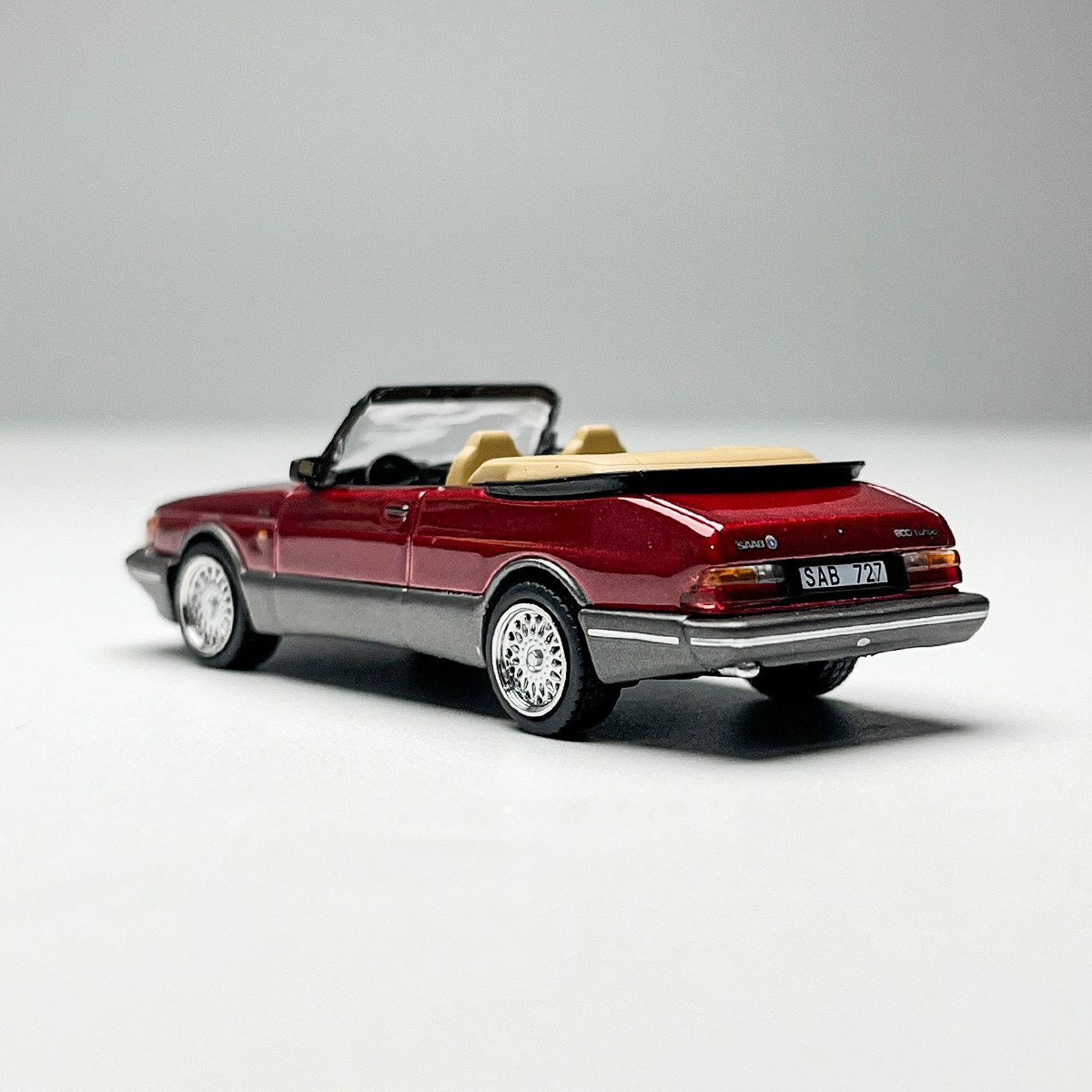 Saab 900 Turbo Adjustable 1:64 Red Die Casting Model Car Collecting Gifts