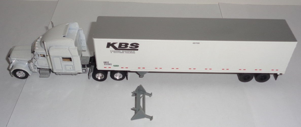Malibu International 1/87 Peterbilt 379 W/Atlas Pines 45′ Dryvan Trailer – Loose