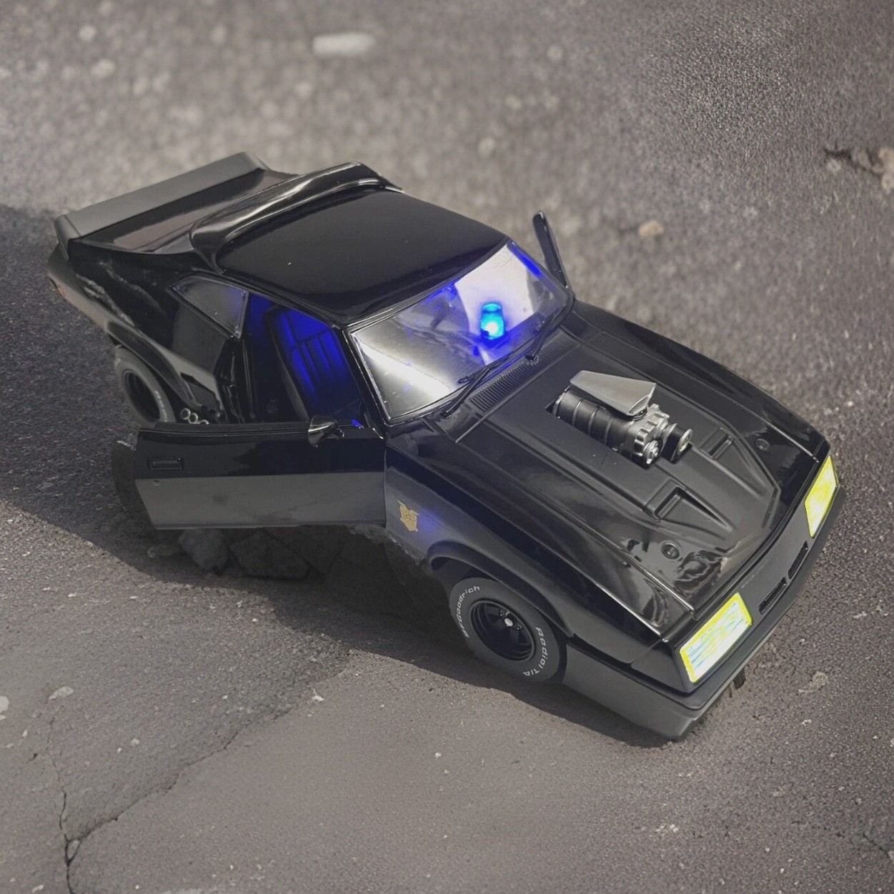 1973 Ford Falcon XB “Last Of The V8 Interceptors” Movie 1979 WORKING LIGHT 1/18