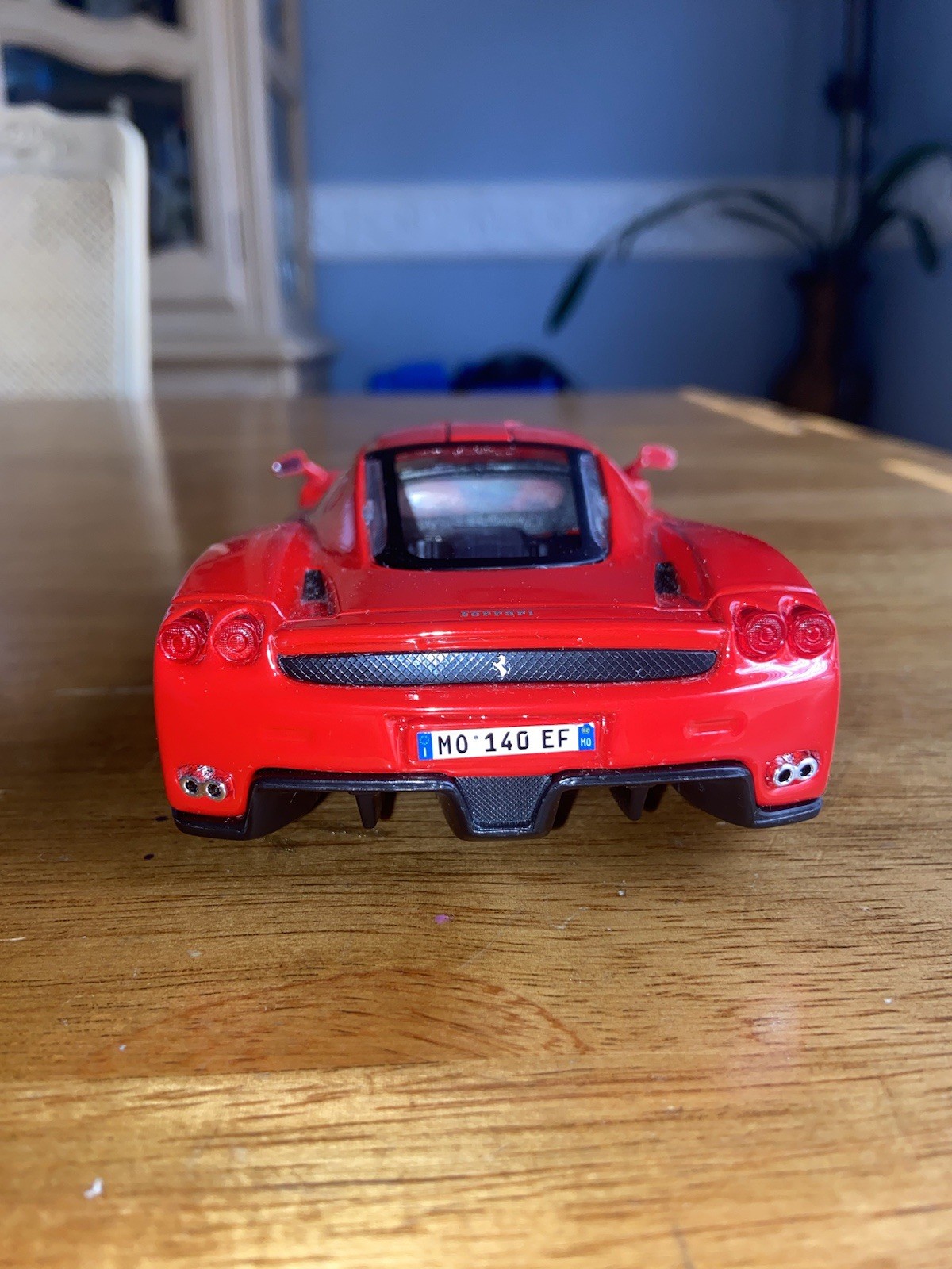 Maisto 1:24 Enzo Ferrari Red
