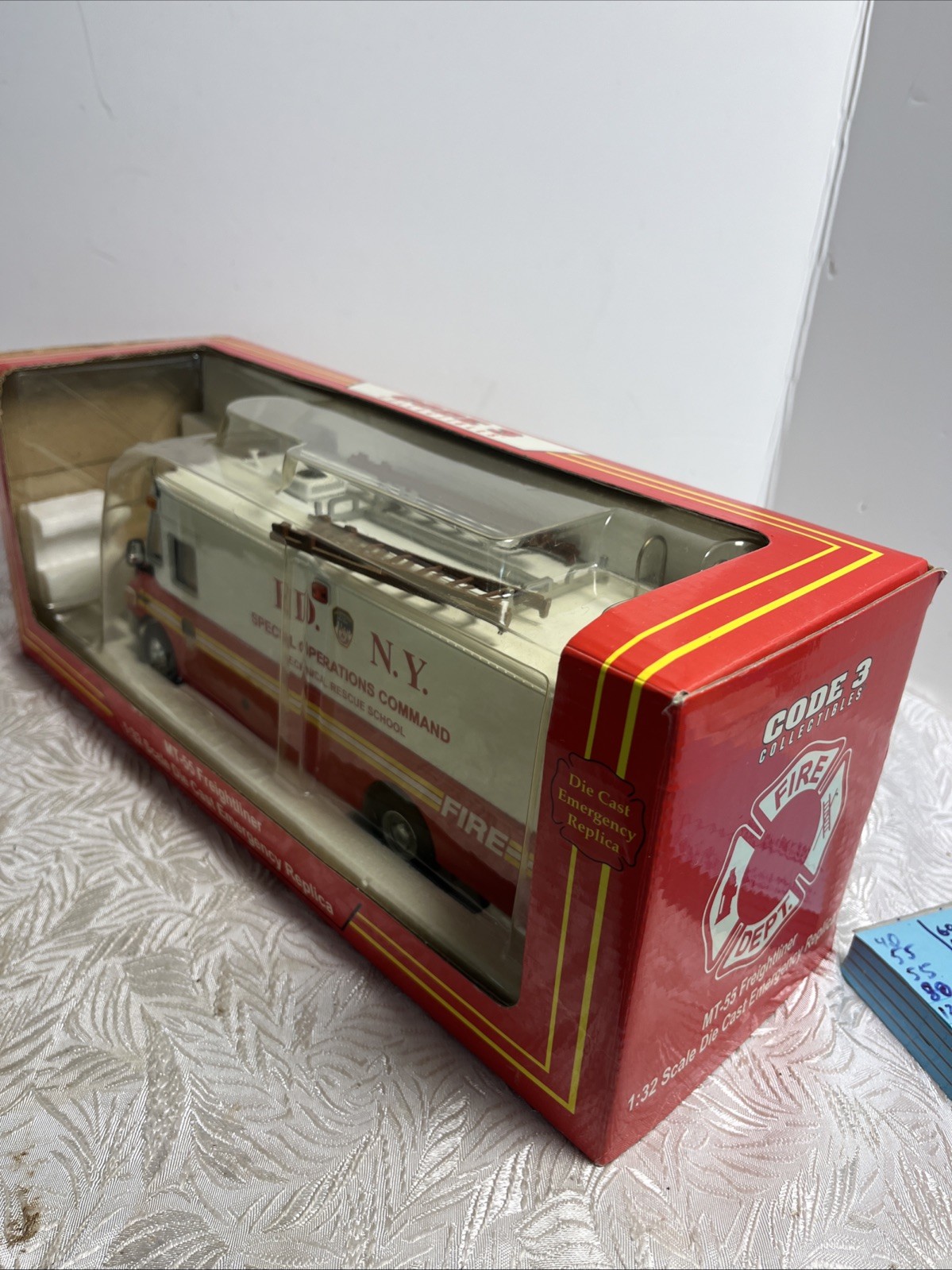 1:32 Code 3 FDNY New York Fire Department Freightliner MT-55 Command Post NEW!!