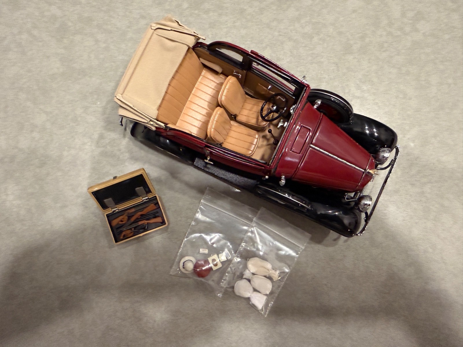 Bonnie and Clyde’s 1932 Ford V8 incl BOX ALL PAPERS AND ACCESSORIES. Beautiful!
