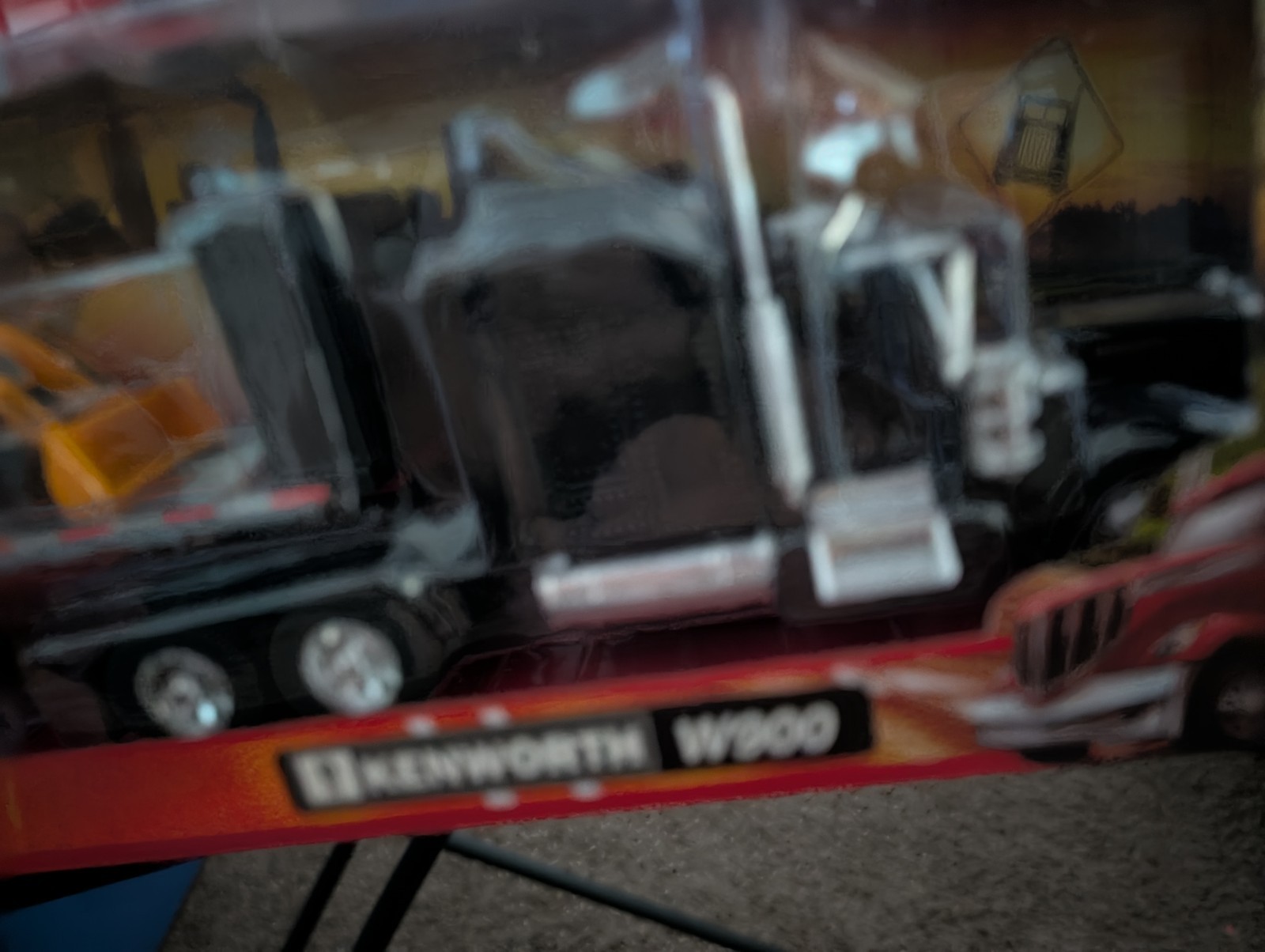 Kenworth W900 1:32 Black Diecast Semi Flatbed Trailer Loader Unopened
