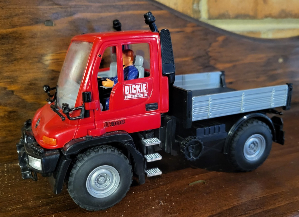 Rare Mercedes Unimog U300 Red Diecast Dump Truck 2000-M1320 W Driver 8″ long