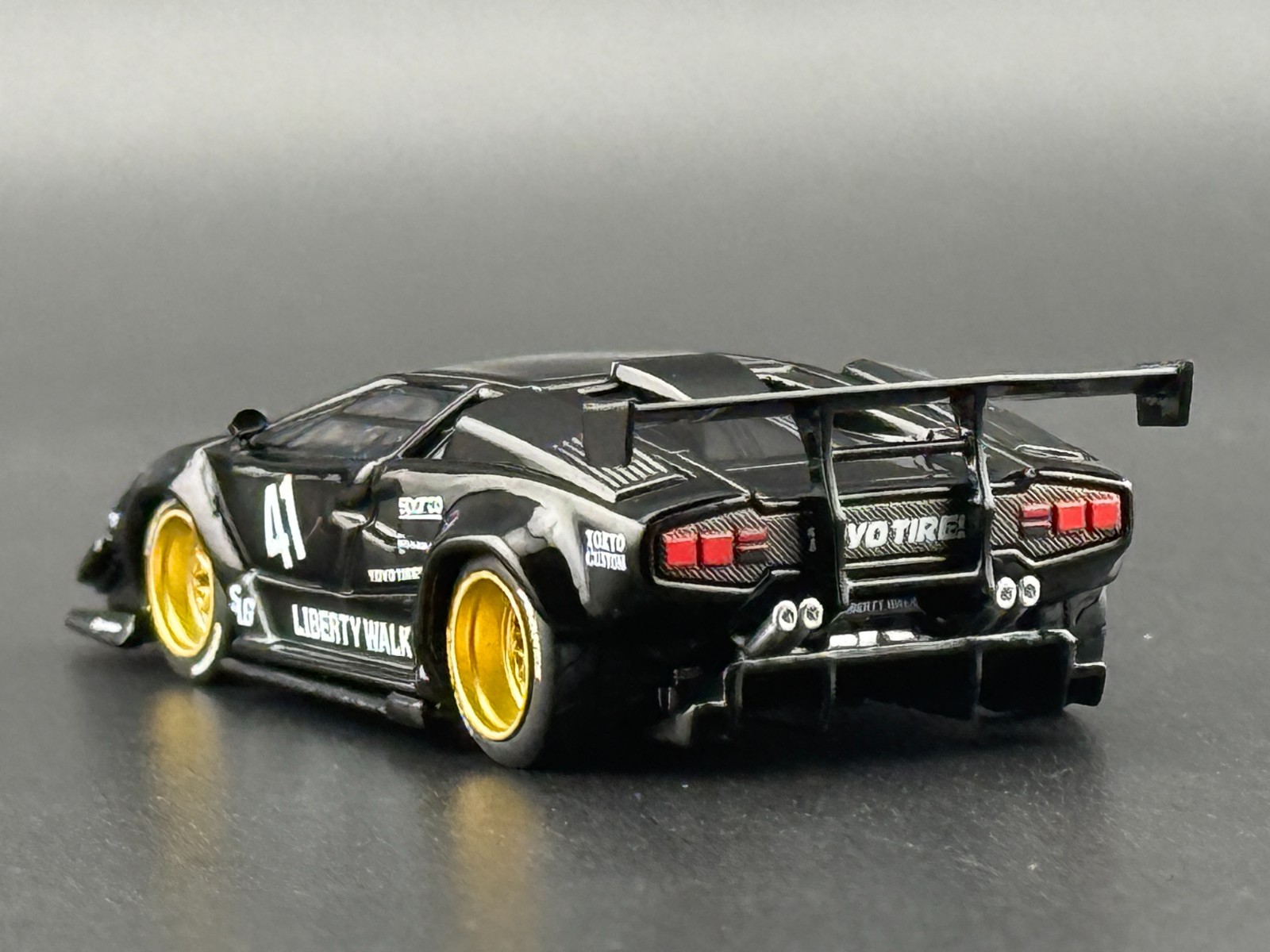 Mini GT Lamborghini Countach LB-WORKS Black #1081 1/64