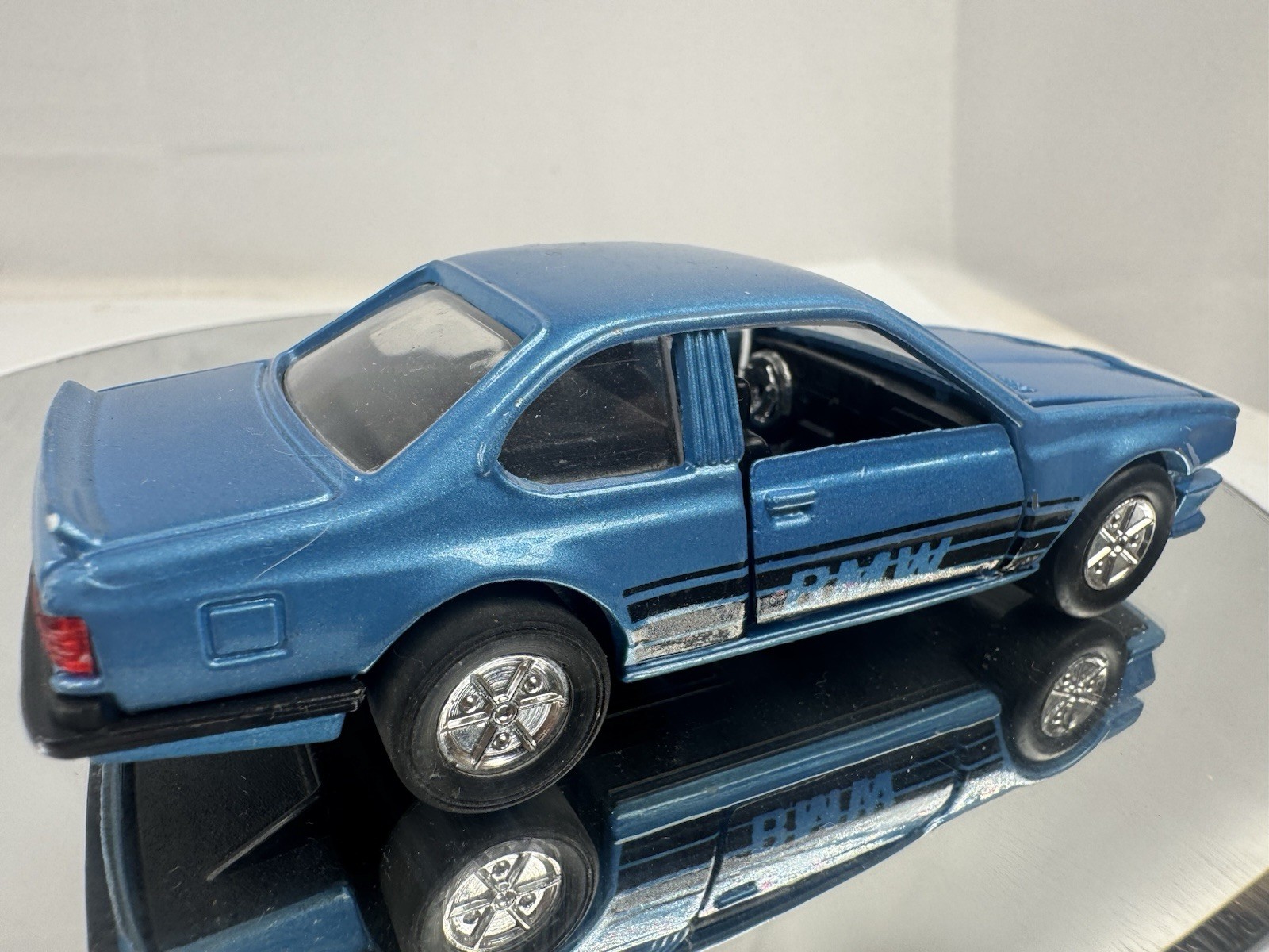 1/41 Scale BMW 635 CSi E24 (6-Series) Diecast Car (4.75″) Sunnyside Toys SS-907
