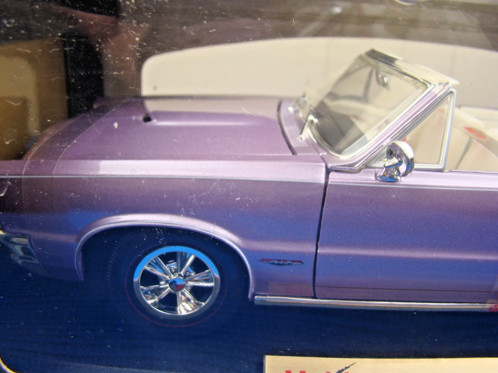 Maisto Special Edition 1965 Pontiac GTO Convertible Hurst Edition Iris Mist