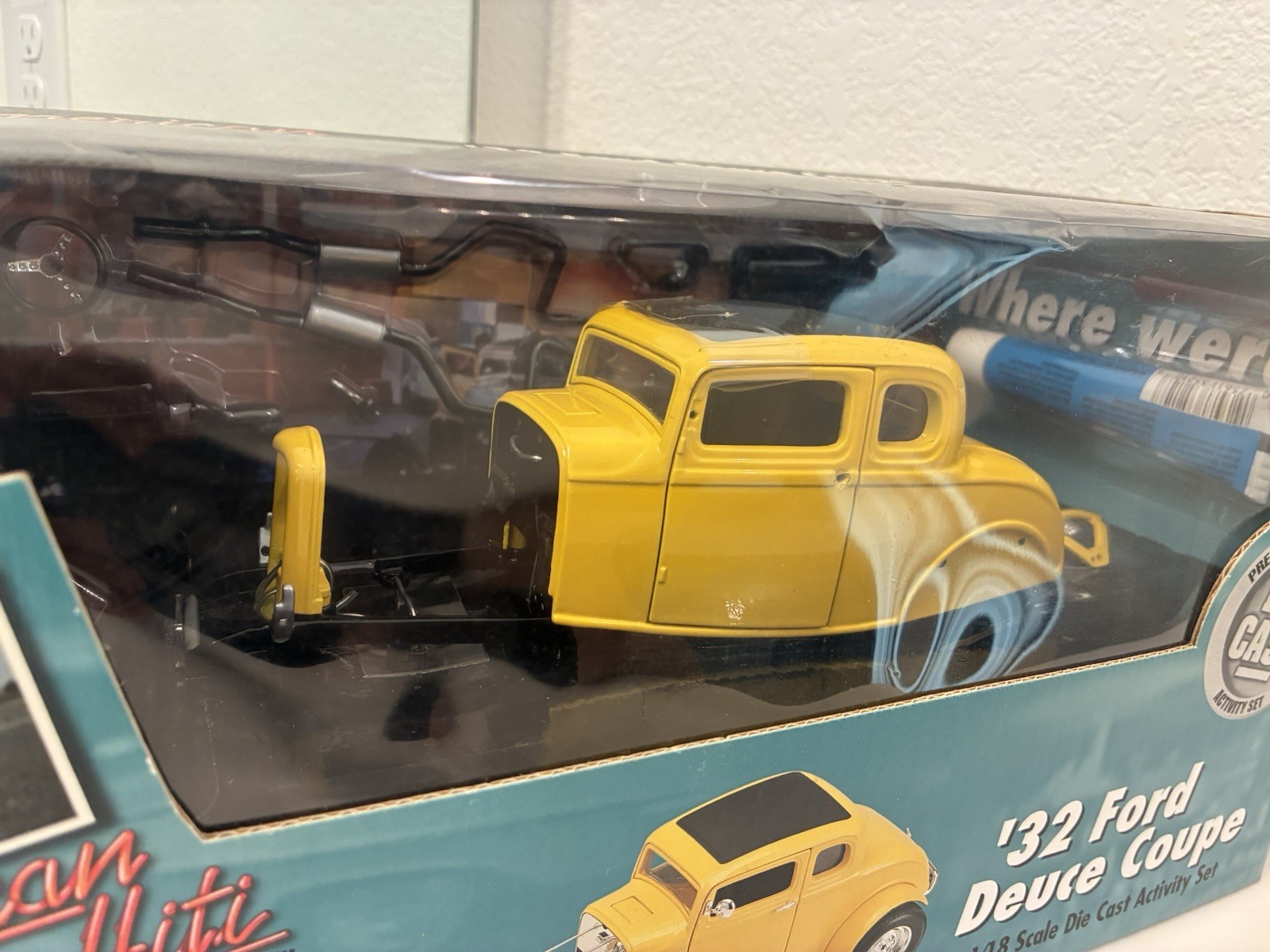 American Muscle Body Shop 1/18 Model Kit ‘32 Ford Deuce Coupe American Graffiti