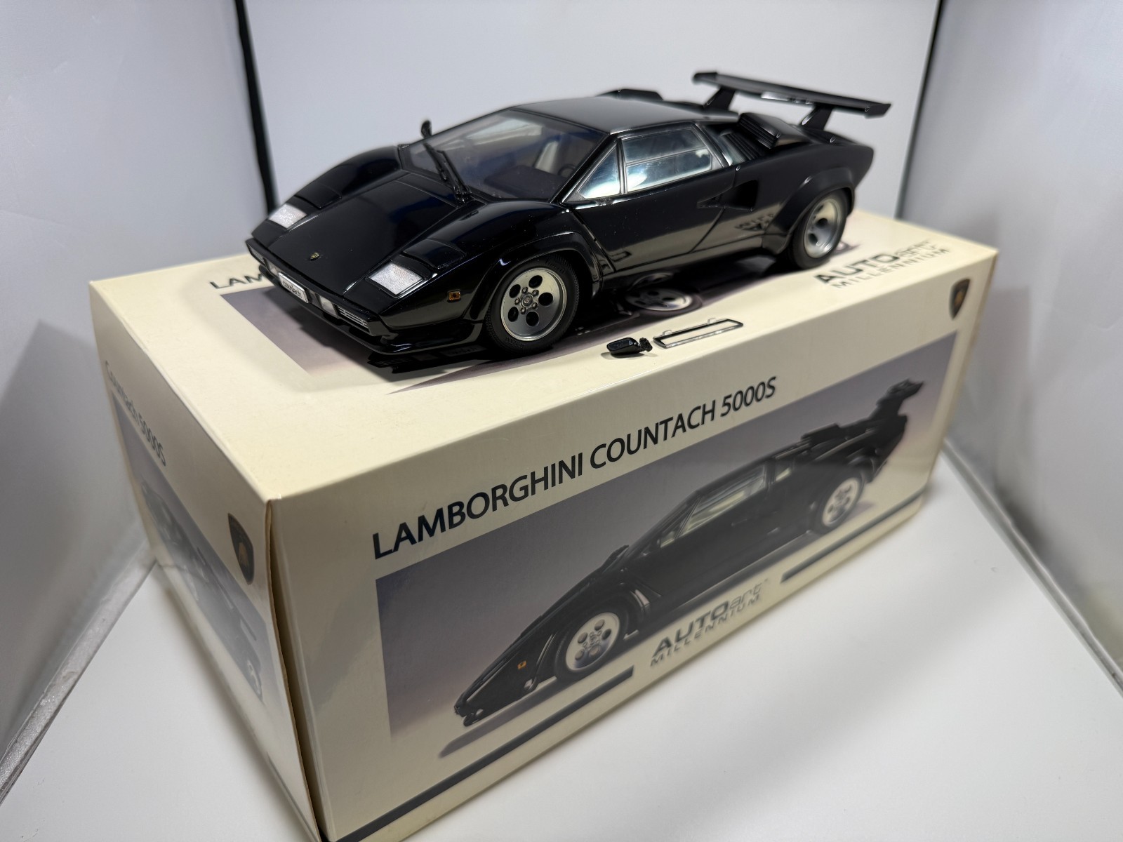1/18 AUTOart Lamborghini Countach 5000S 74533 Rare! MINOR ISSUES READ US Seller