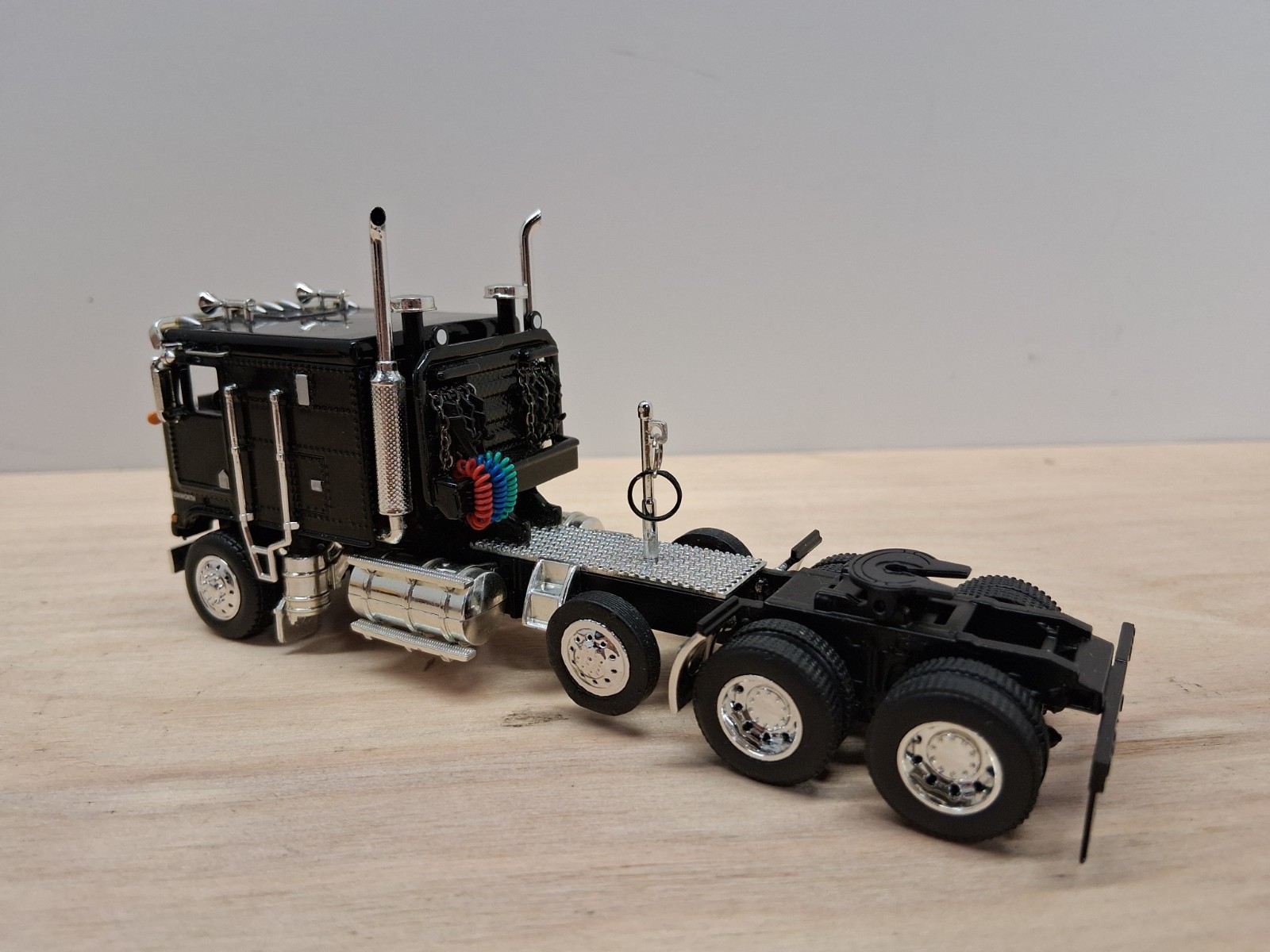 1/64 Dcp Custom Tri Axle Black Kenworth K100 W/ Matching Headache Rack