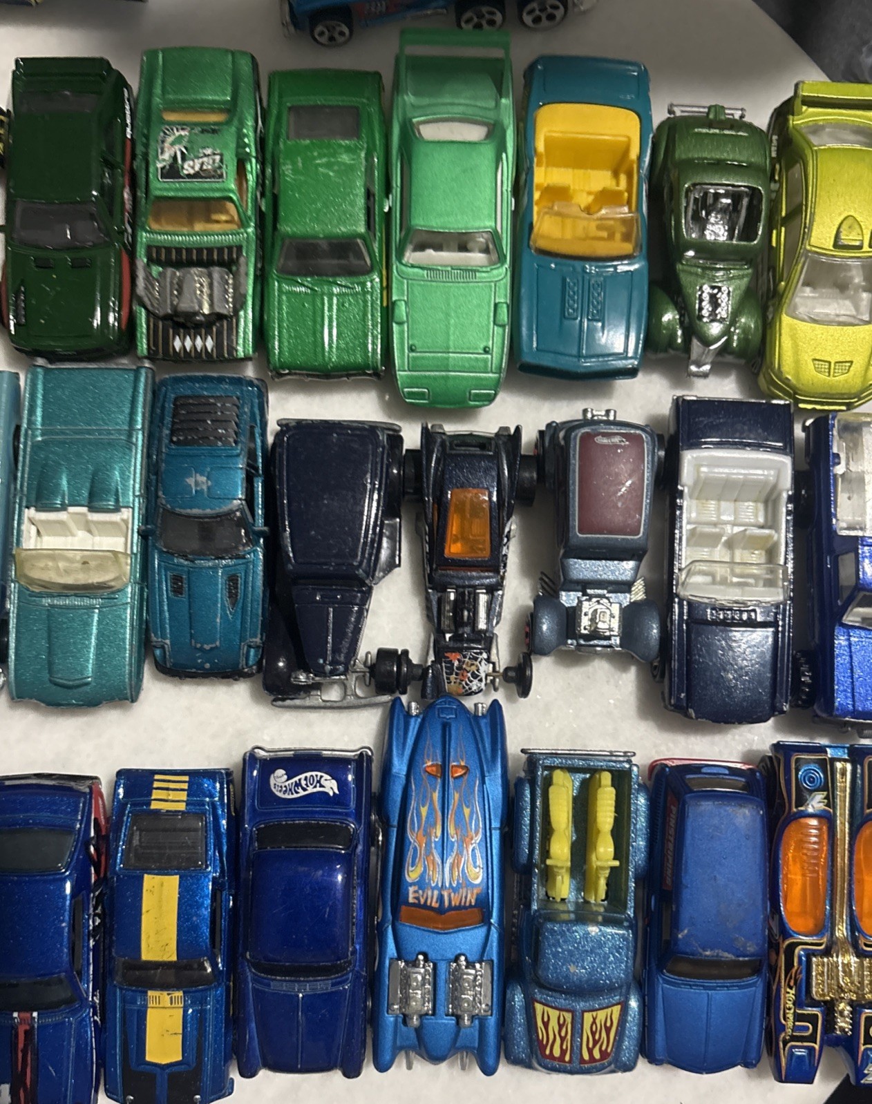 Hot Wheels Lot (32+) Random Loose Cars Bulk Mixed Diecast Mattel BLUE GREEN