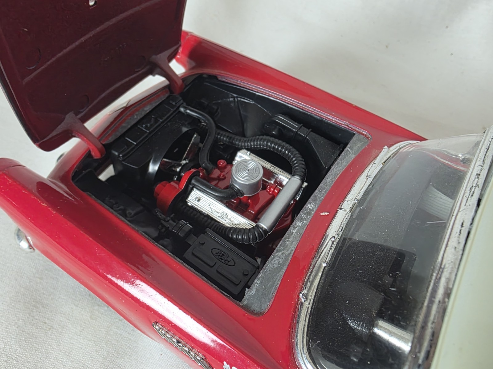 Road Tough – 1:18 Scale 1955 Red Tbird Removable Hard Top Convertible P24