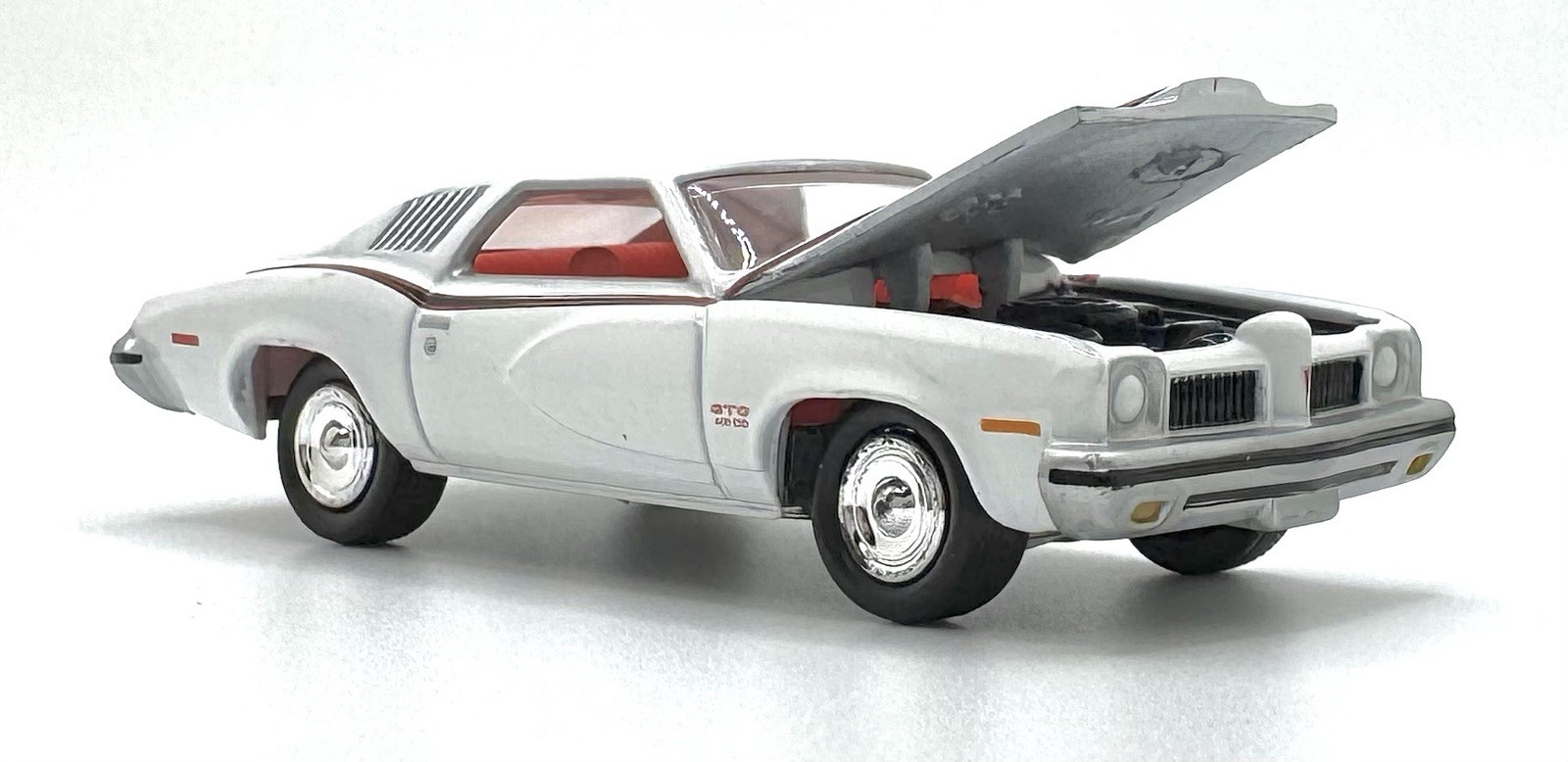 1973 Pontiac GTO 400 ci V8 – Cameo White – 1/64 “S” Scale – Third Gen. – A Body