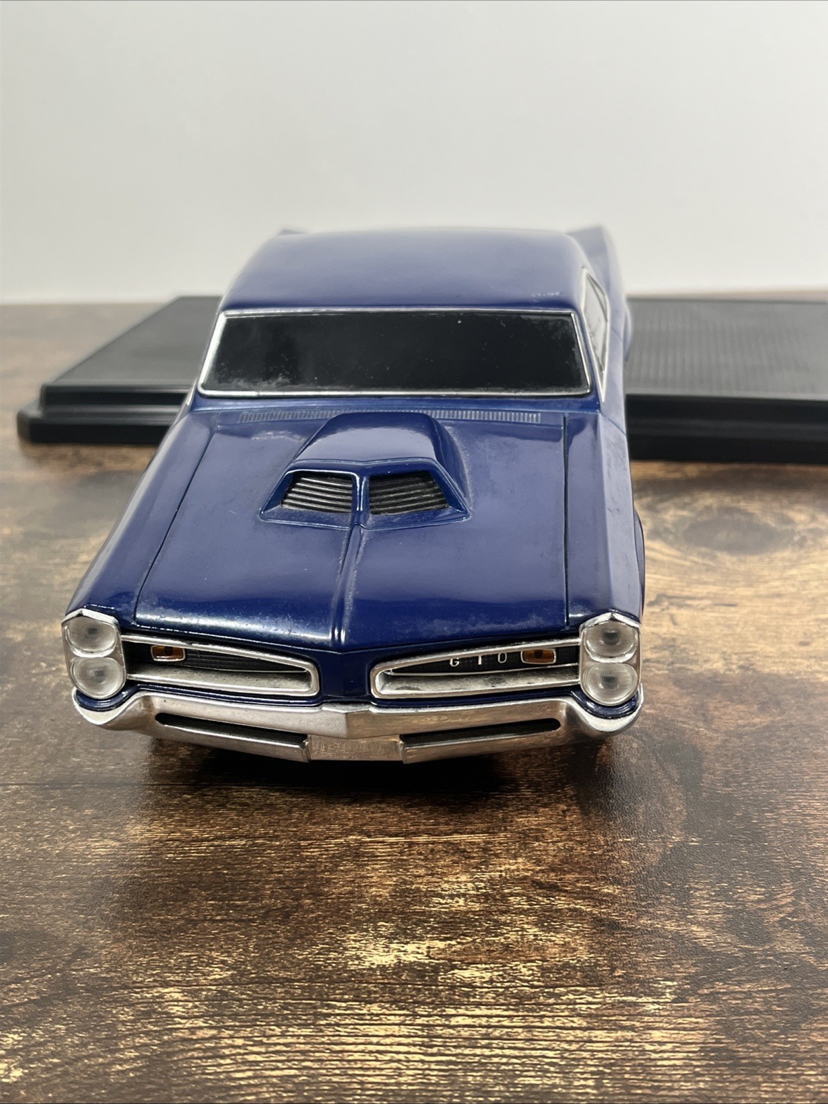 Rare Muscle Machines Dark Blue 1966 GTO Real 1:18 Scale With Stand
