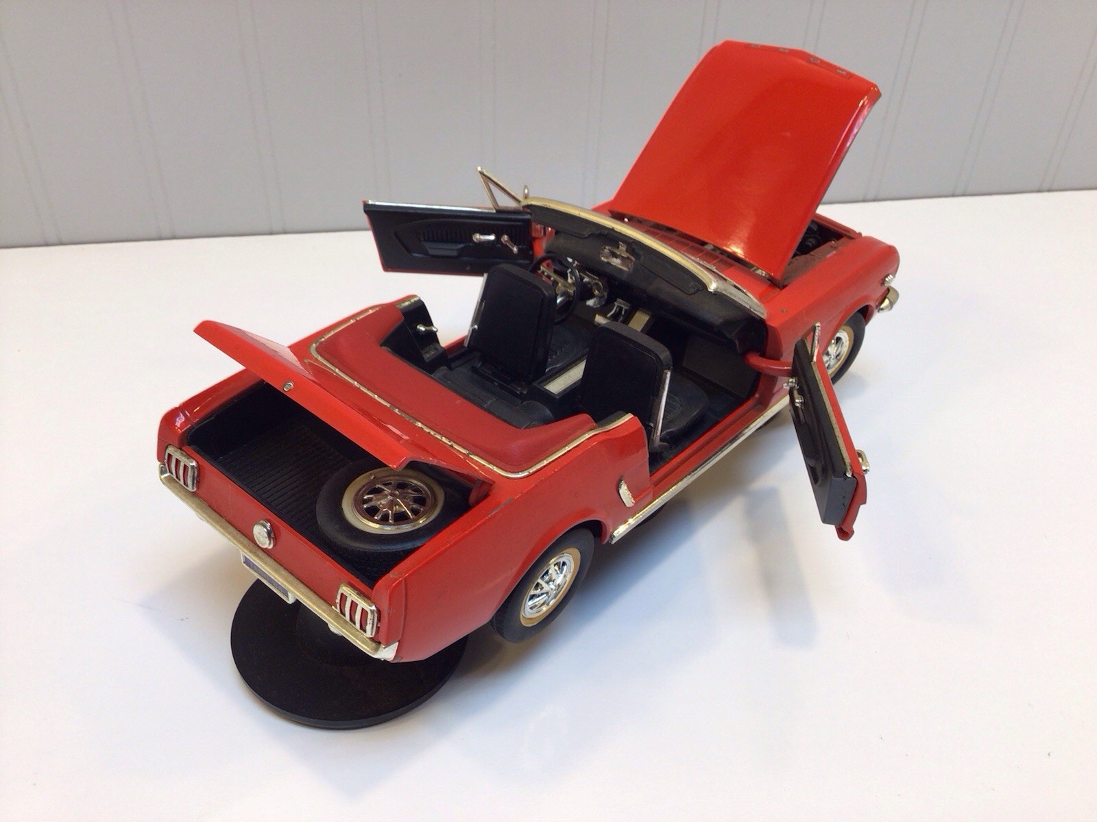 1964 1/2 Red Ford Mustang Convertible 1:18 Die-Cast Mira Golden Line