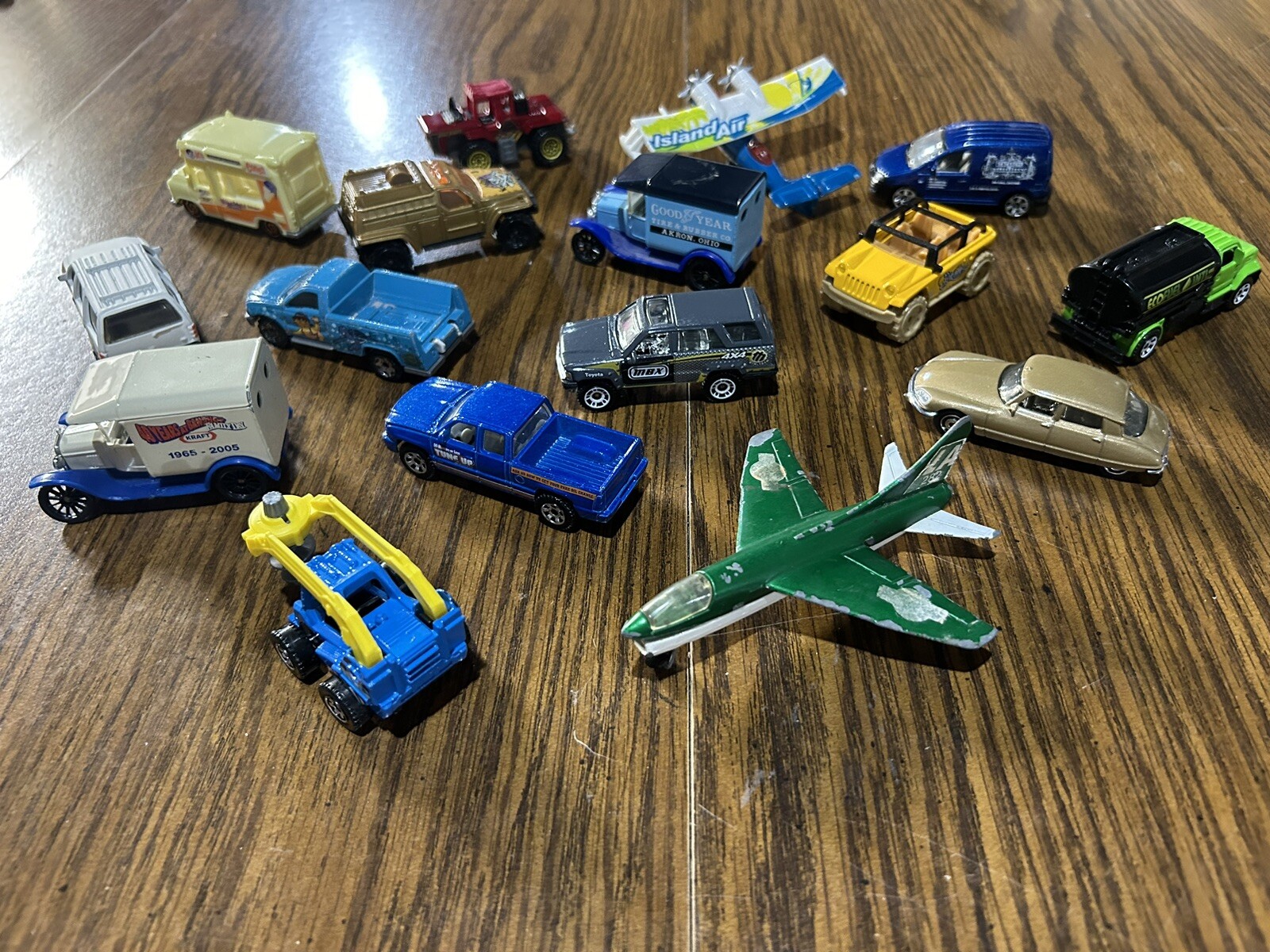 Matchbox ONLY Loose Random Lot Of 16 Cars Trucks Planes Tractor Various Years