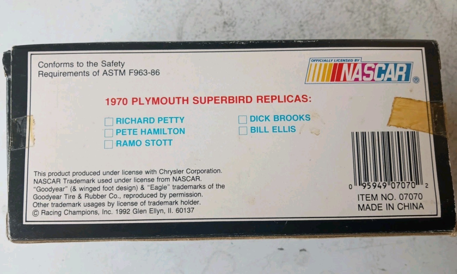 Racing Champion 1:43 Nascar Richard Petty Diecast #43 Plymouth Superbird #07070