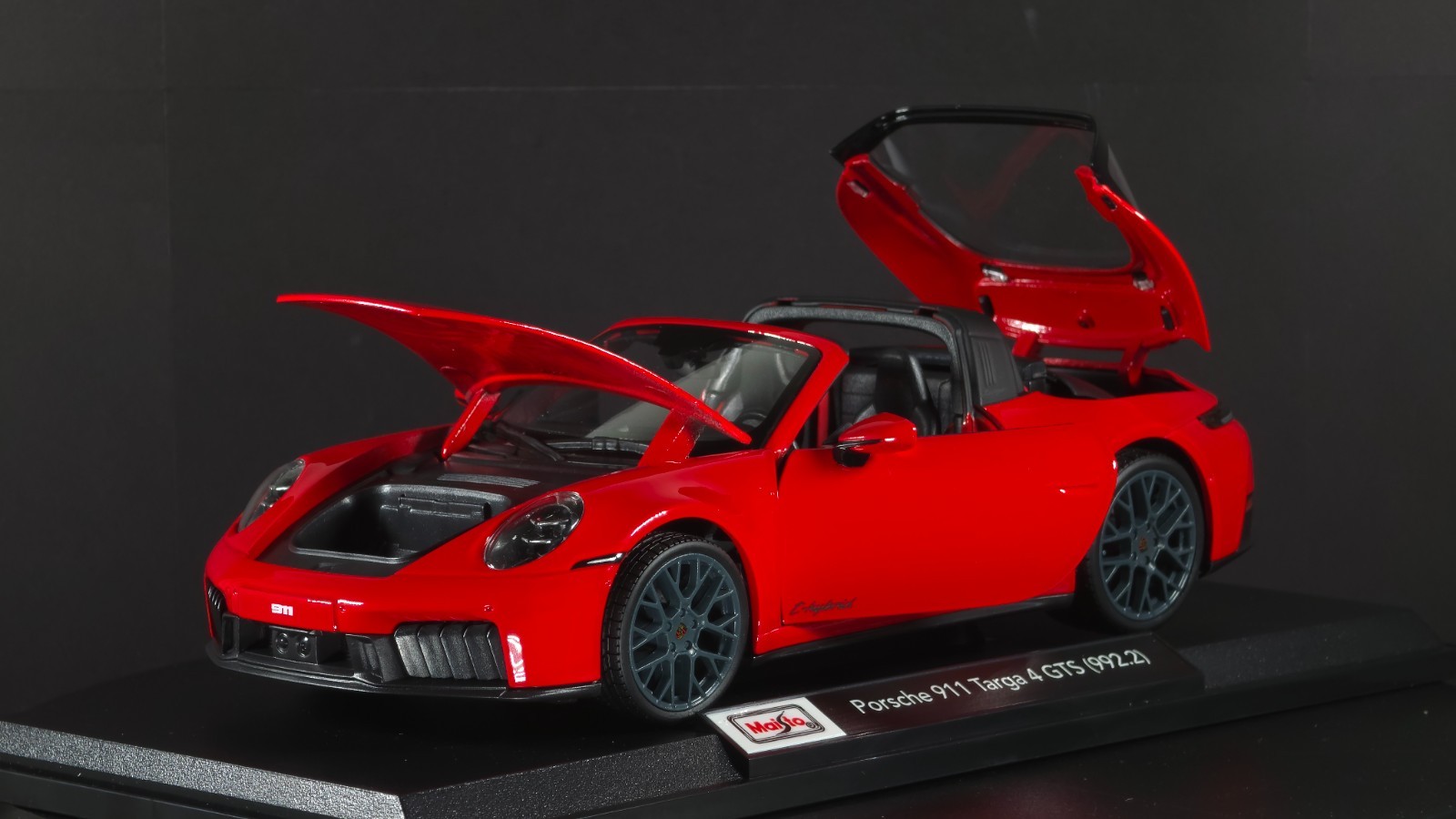 Porsche 911 Targa 4 GTS (992.2) 1:18 Maisto Exclusive Style Special Edition red