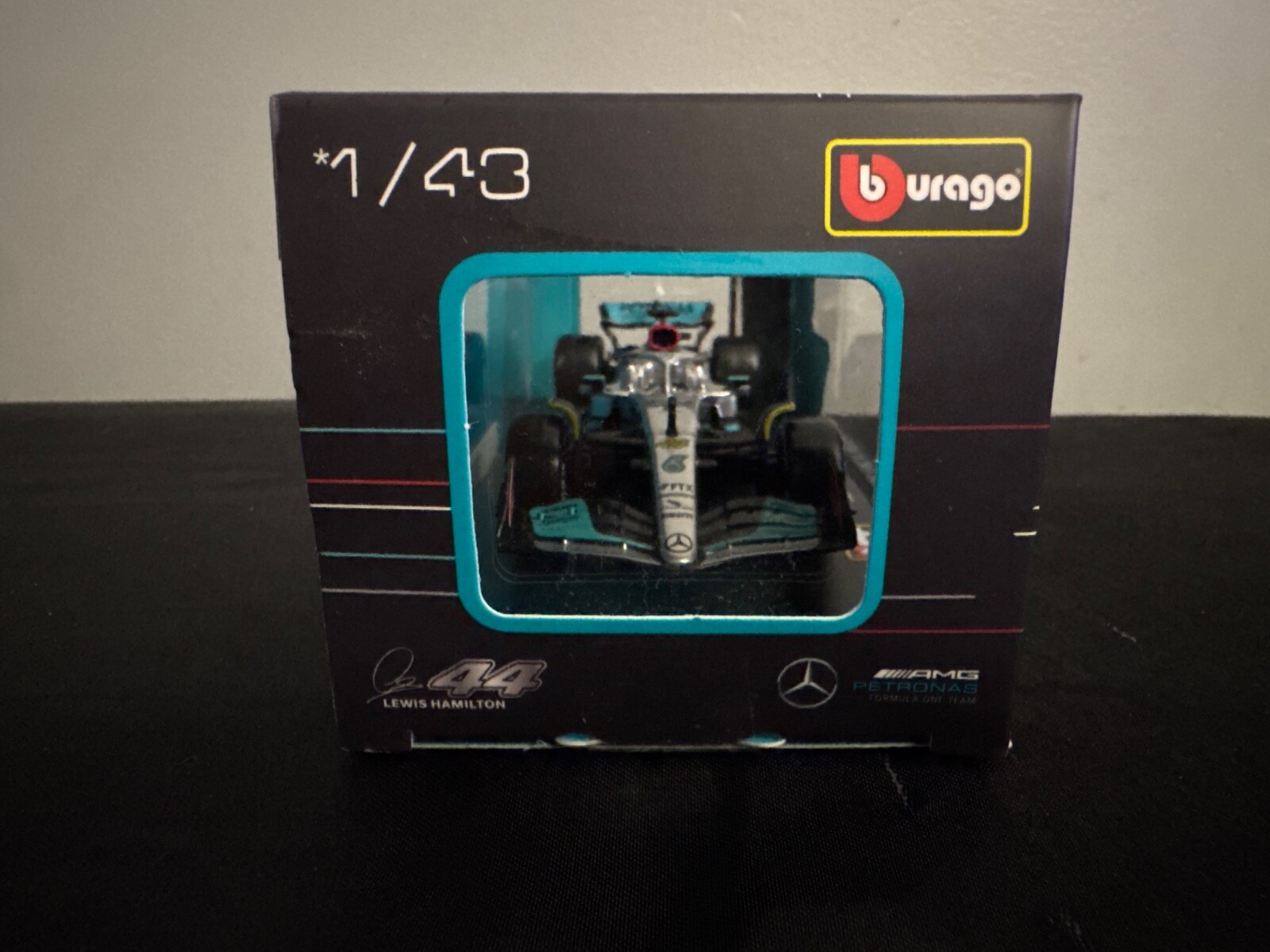 Bburago 2023 Mercedes-AMG F1 W13 E Performance Hamilton #44 1:43
