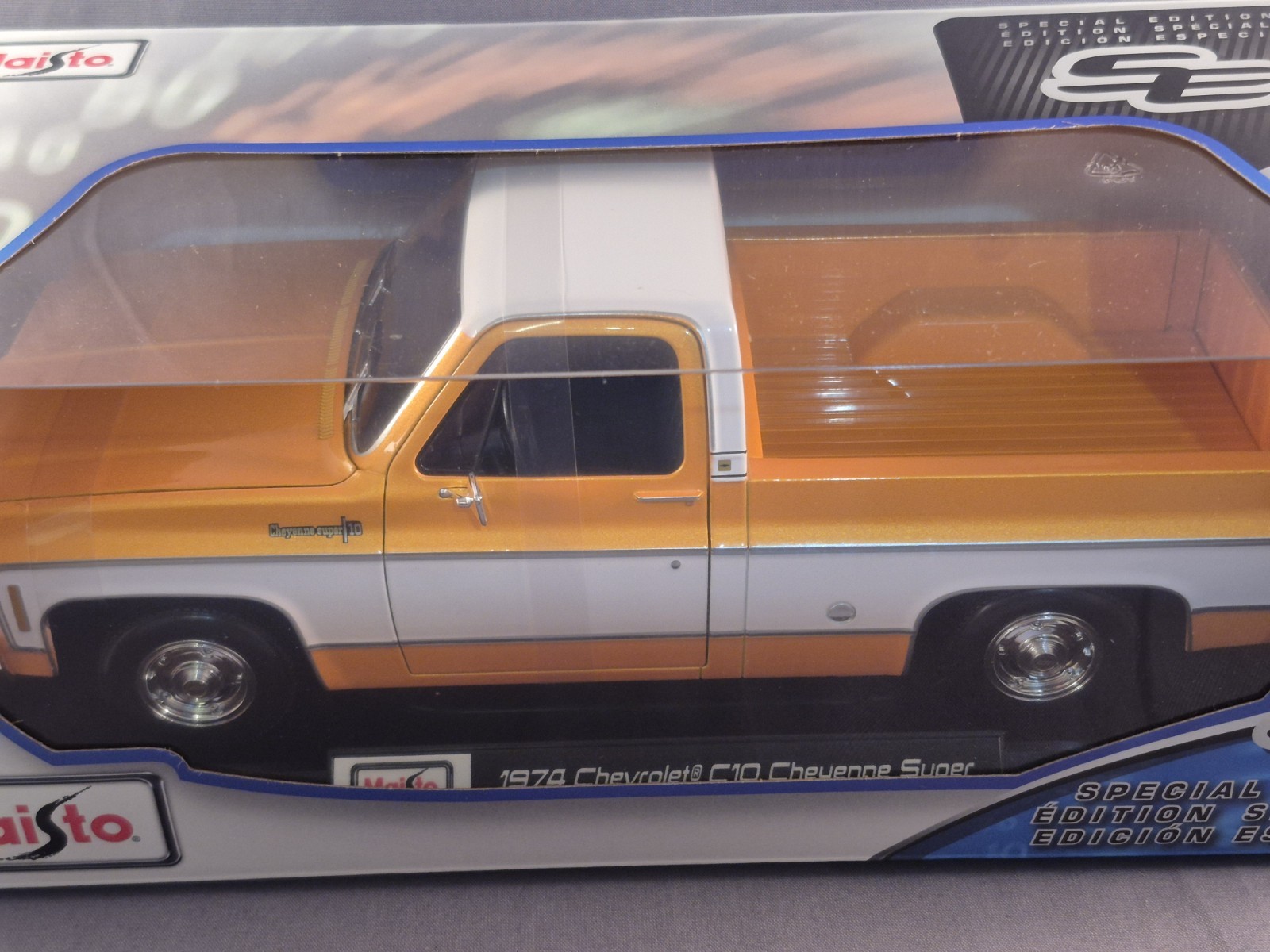 1974 C10 Cheyenne Super Pick-up Truck Orange & White Square Body NIB Maisto 1:18