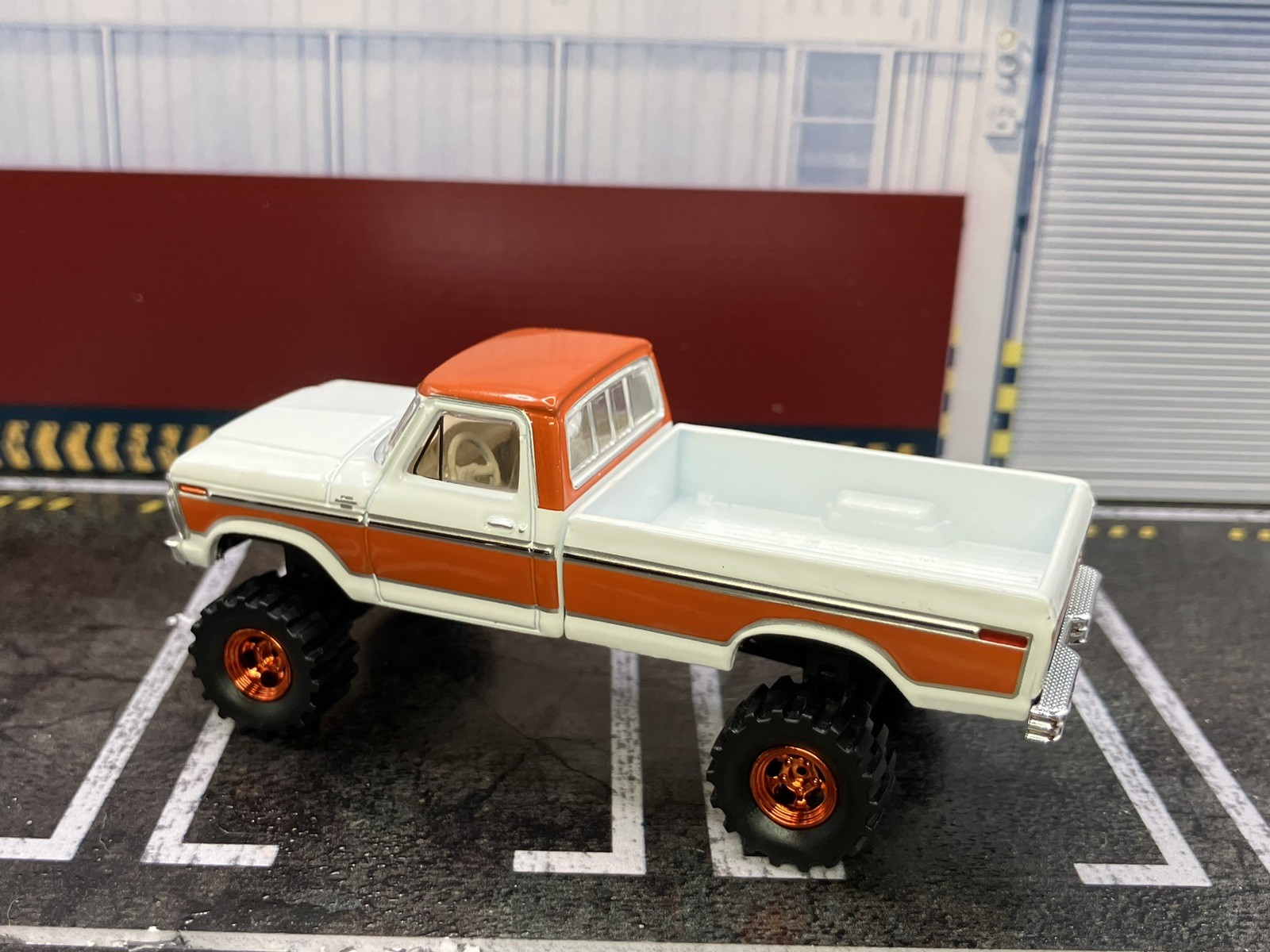 1977 Ford F-150 Ranger Explorer Lifted 4×4 Truck 1/64 Diecast Custom Greenlight