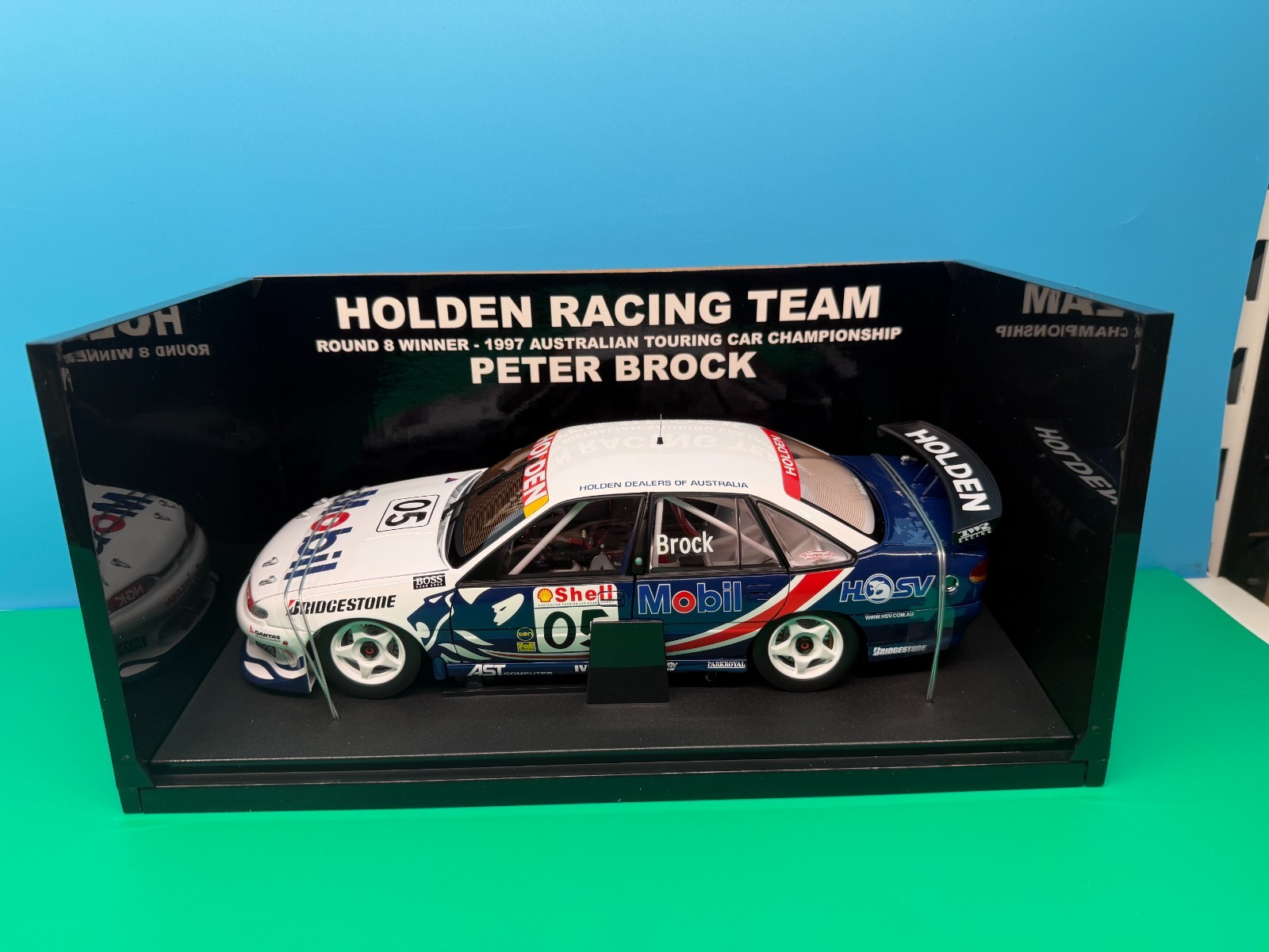 Biante 1:18 Peter Brock Holden VS Commodore HRT 1997 Round 8 Winner #05 COA LE