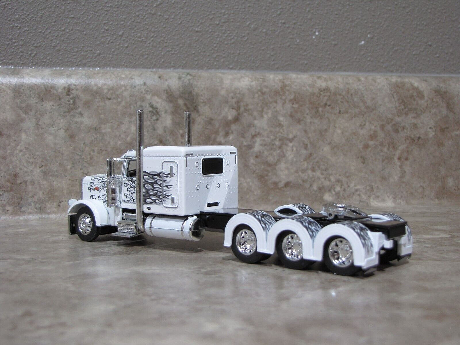 DCP 1/64 White Black Flames Tri-Axle 389 Peterbilt Semi Truck Farm Toy