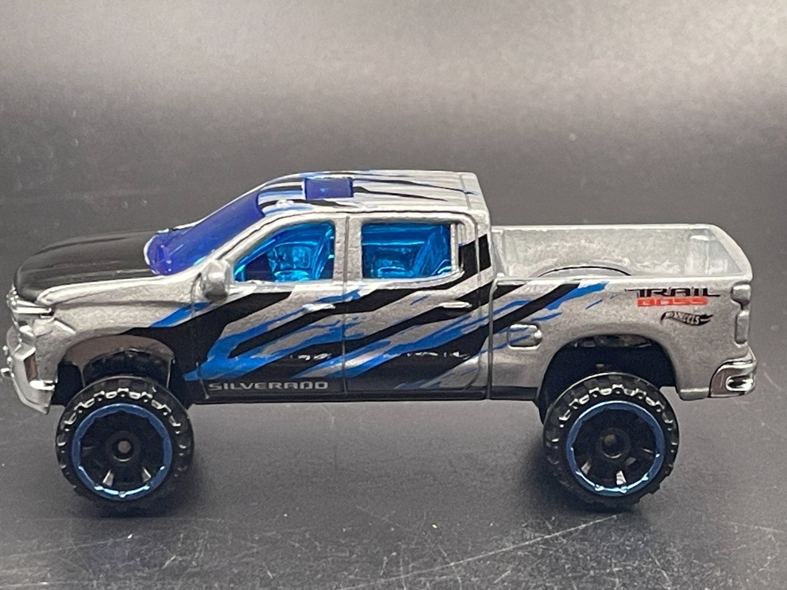 HOT WHEELS ’19 CHEVY SILVERADO TRAIL BOSS LT SILVER KMART EXCLUSIVE COLOR LOOSE
