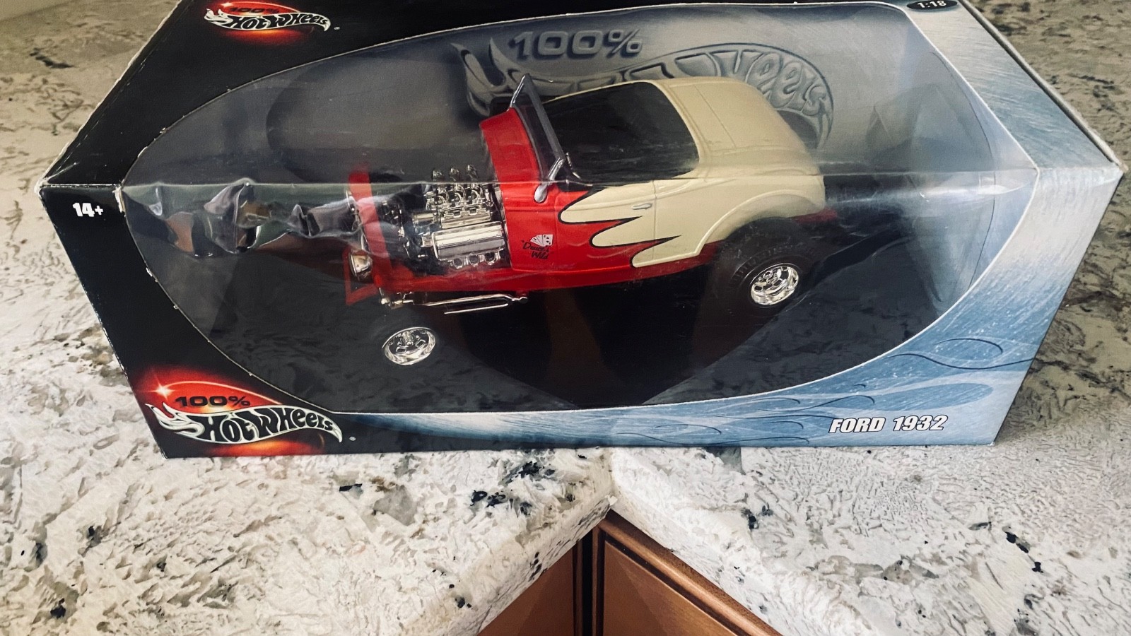 Hot Wheels 1932 Ford Red & Cream with Removable Top 1:18 Scale Diecast Car