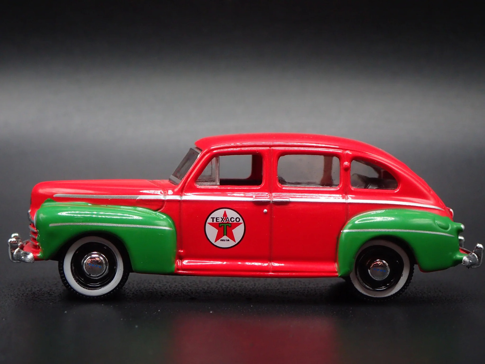1948 48 FORD FORDOR SUPER DELUXE TEXACO OIL RED 1:64 SCALE DIECAST MODEL CAR