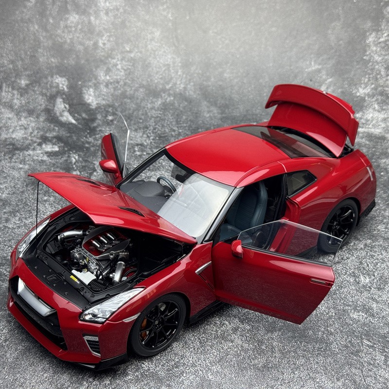 MotorHelix 1/18 Nissan GTR R35 Track Edition NISMO T-Spec 2020 Diecast Model Car