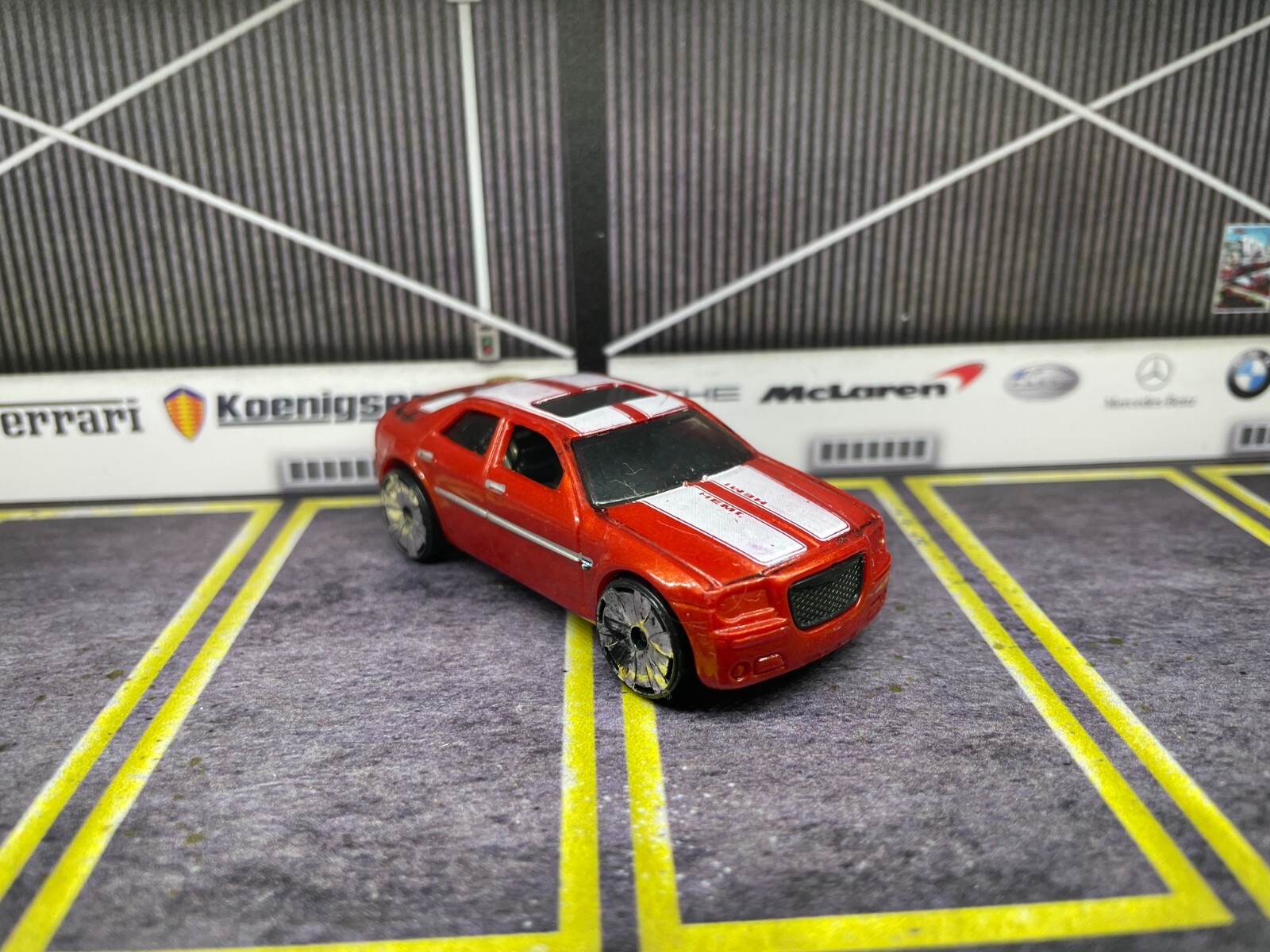 HOT WHEELS CHRYSLER 300 C HEMI RED ORANGE WHITE STRIPE MALAYSIA 1:64 20