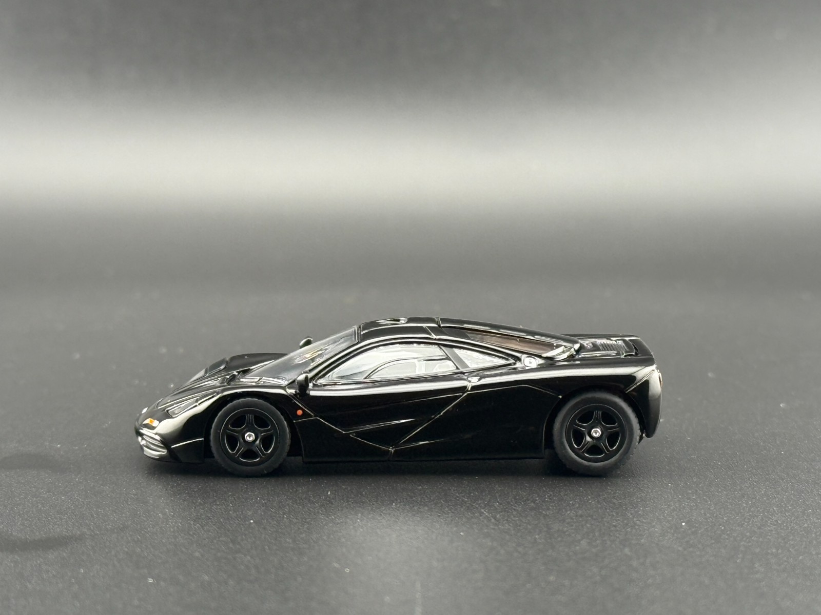 Pop Race McLaren F1 Jet Black 640230 1/64