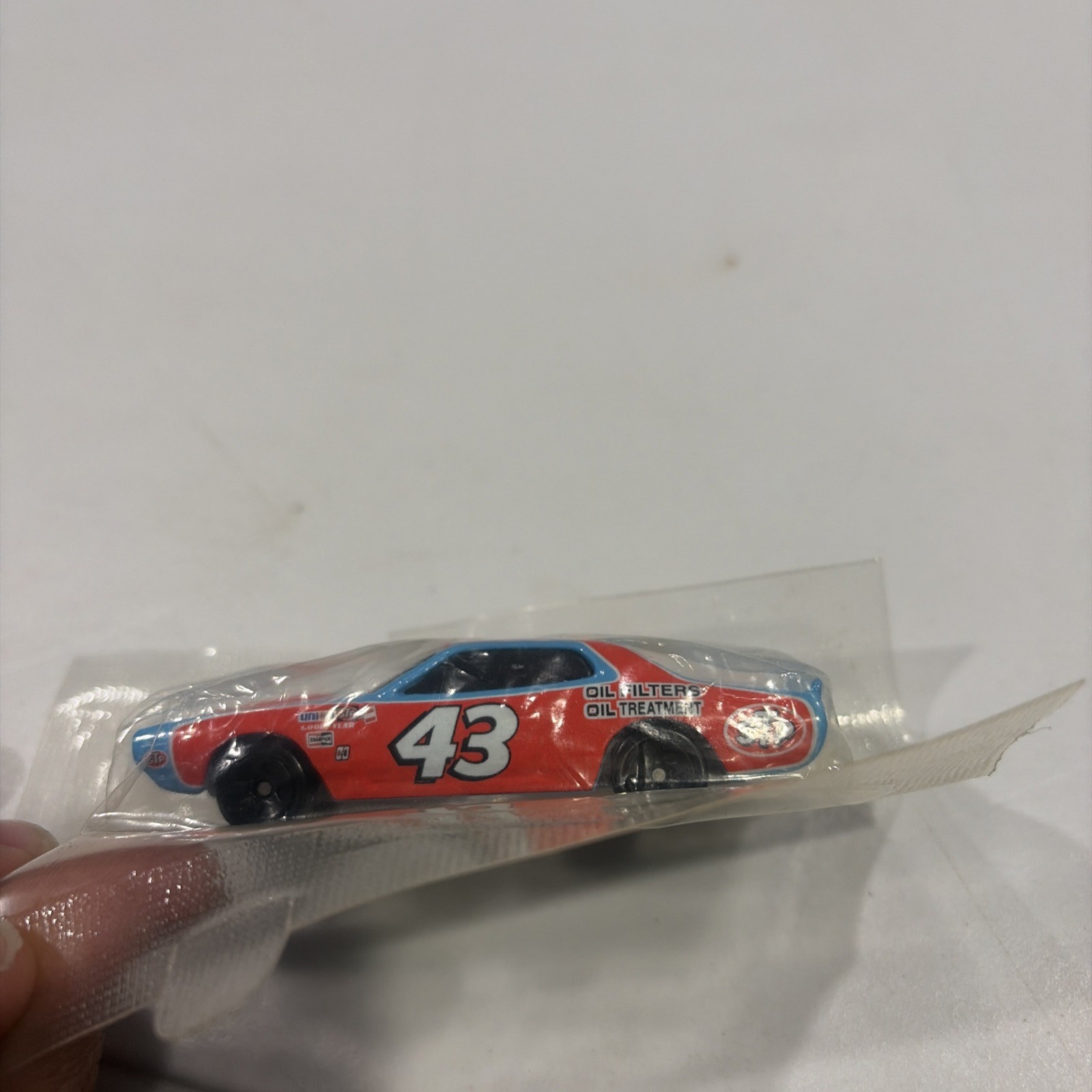 Hot Wheels – 74 Dodge Charger #43 STP -Salute To Richard Petty -Sealed Vintage