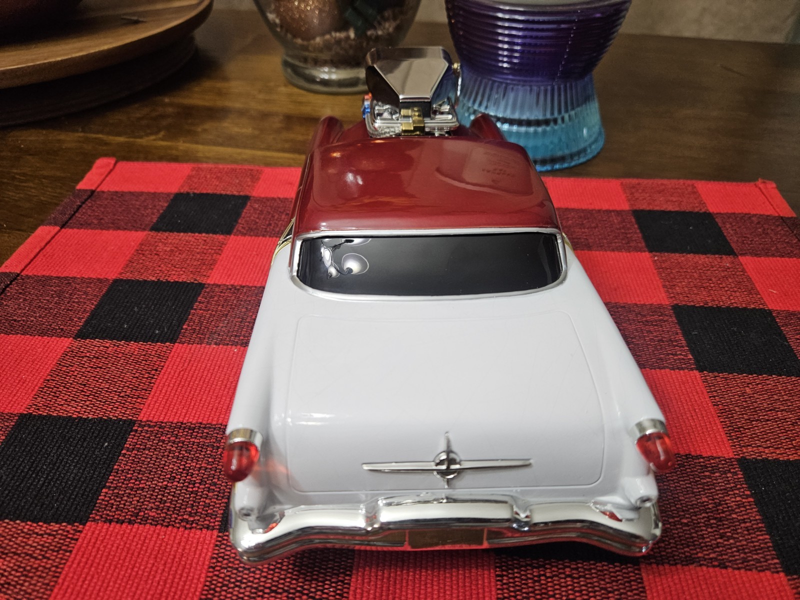 56 OLDS 88,RED WHITE,1/18 MUSCLE MACHINE,NO BOX,NO ROLL SLAMMED ,BEAUTY,HOT HOT