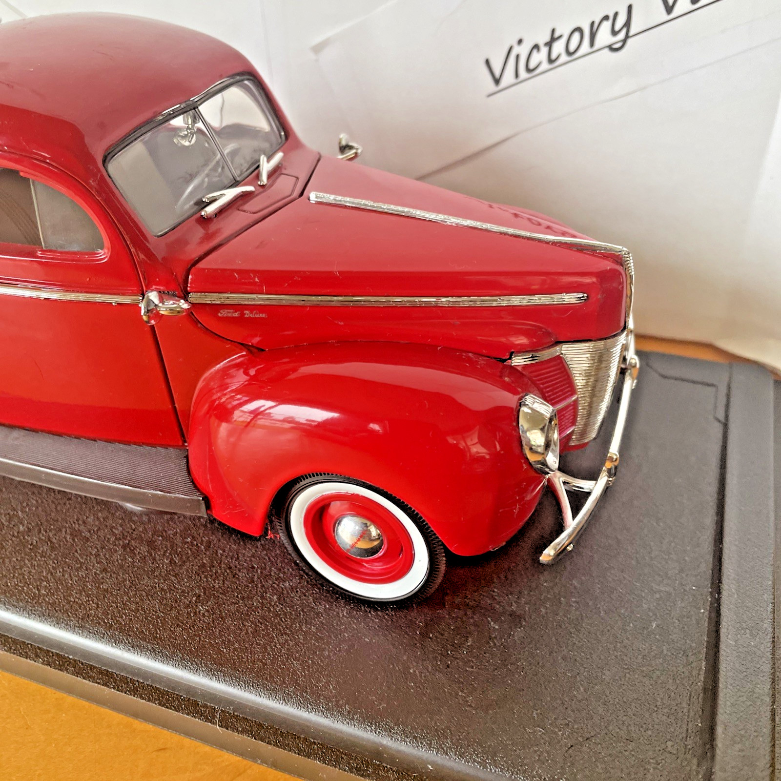 MotorMax American Classics 1940 Ford Deluxe Coupe Red 1:18 Diecast Car 73108