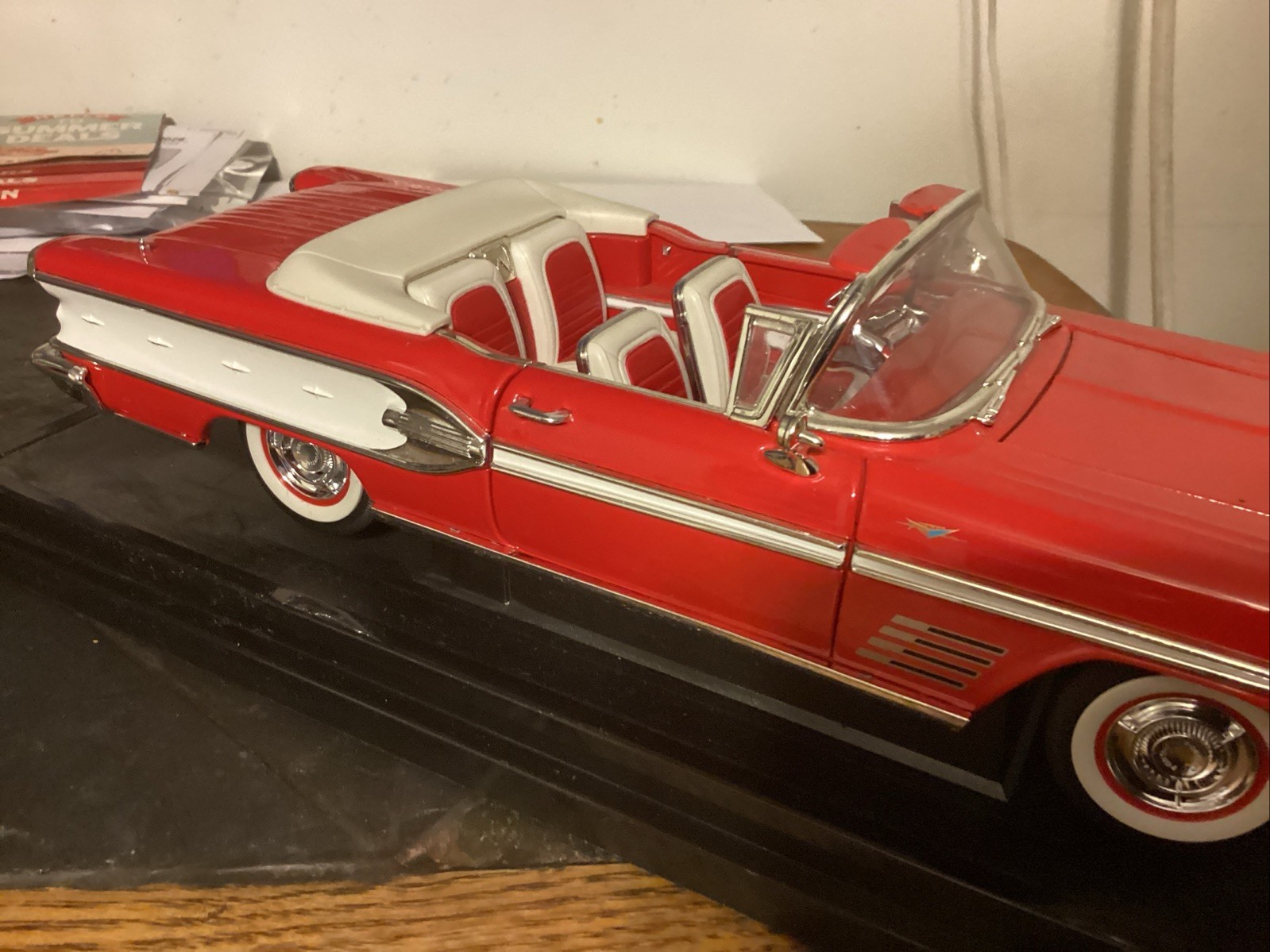 Road Signature 1958 Pontiac Bonneville Convertible 1:18 Diecast Red No Box