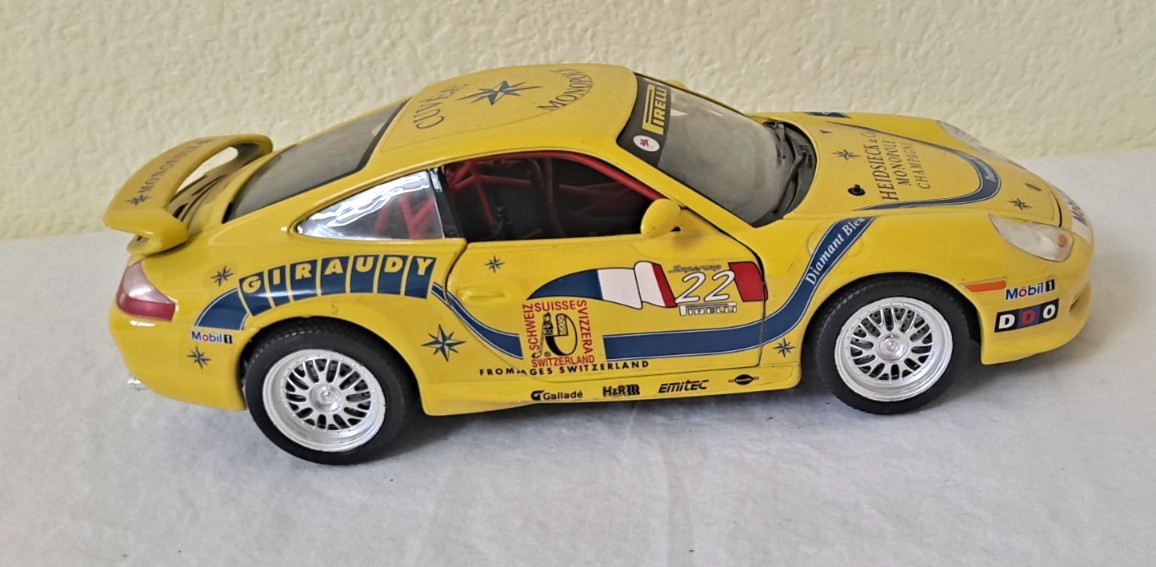 Burago 1/18 Scale Diecast – 3395 Porsche 911 GT3 CUP Giraudy