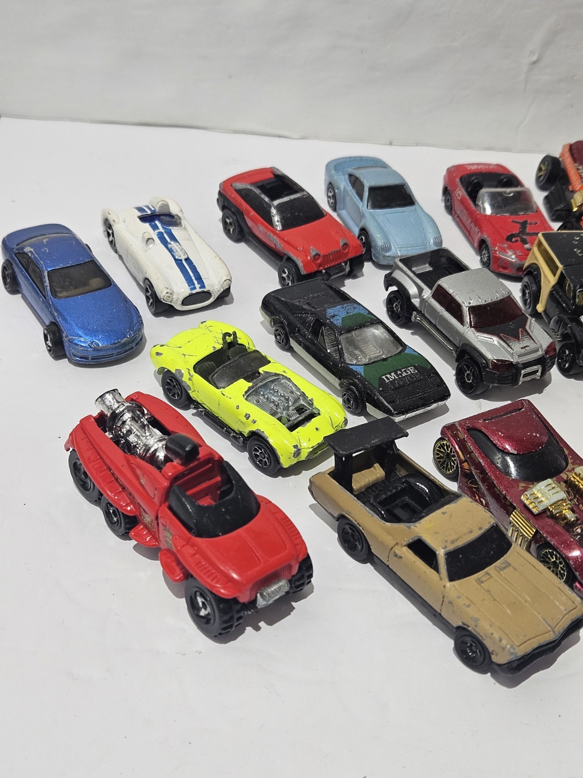 Diecast Cars Hot Wheels Matchbox Mixed Brands Played With – Lot of 25