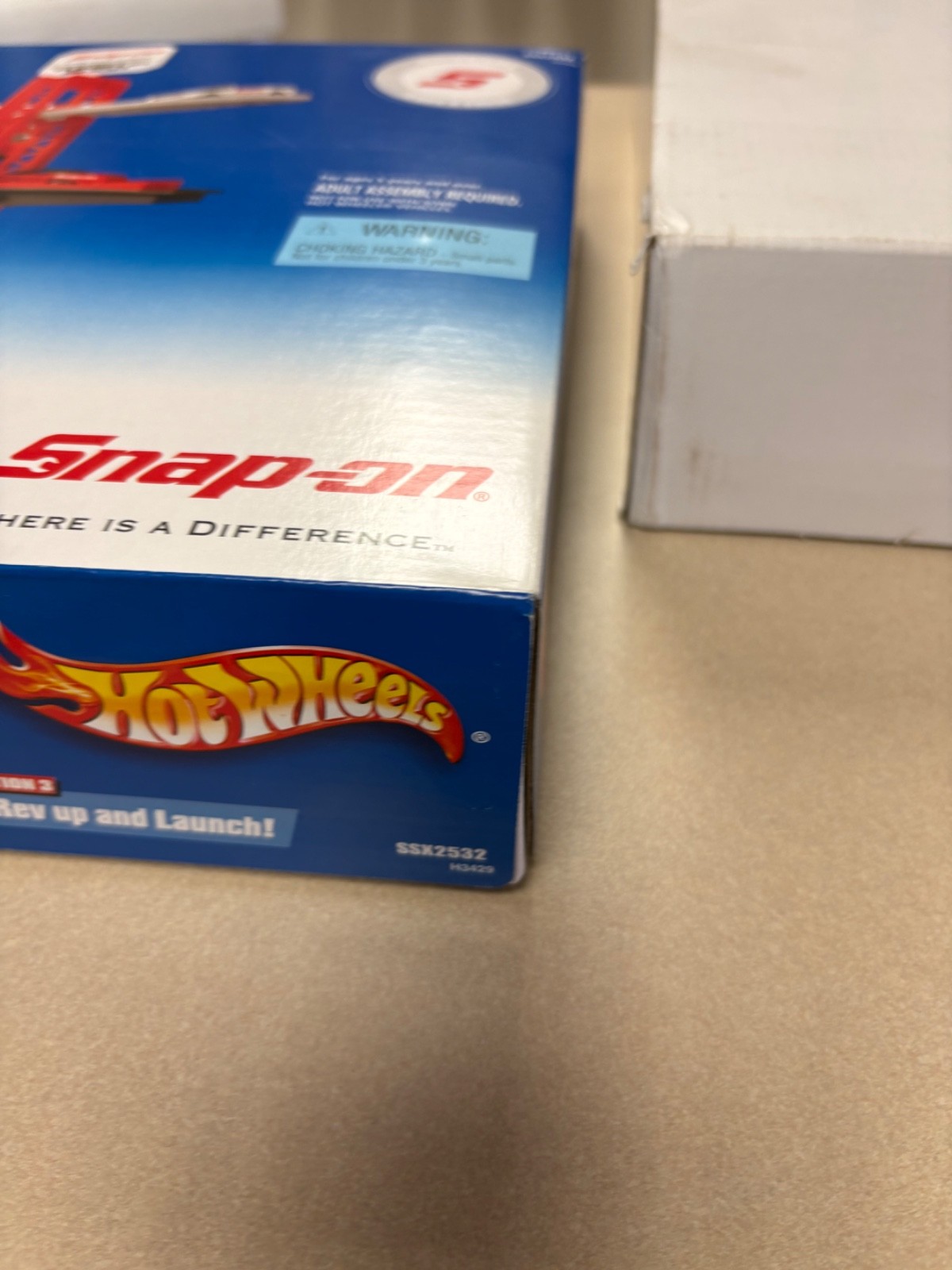 Hotwheels Snap-On Tools Special edition tune-up shop NIB