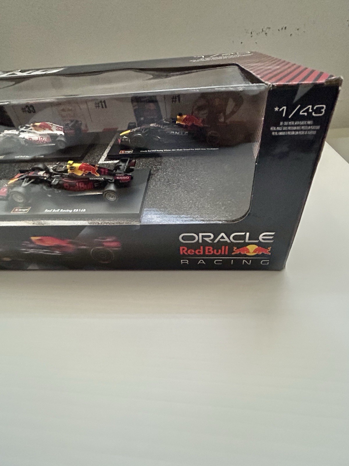 Burago Oracle Red Bull Racing Formula 1 1:43 Scale 6 cars