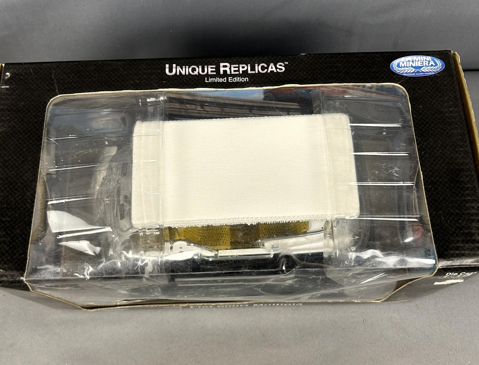 Unique Replicas 1961 Fiat 600D Multipla Taxi Italia Torino 1/18 Die Cast Car