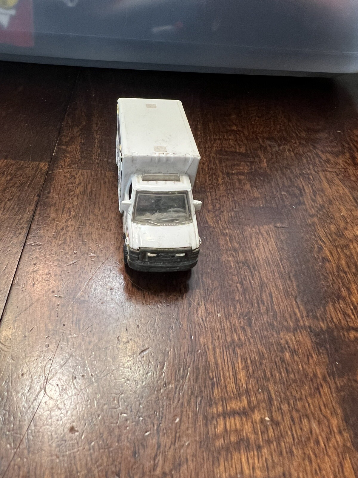 Matchbox Ford E-350 E350 Ambulance Santa Ursula SUAS 2009 MB944 EMS car diecast